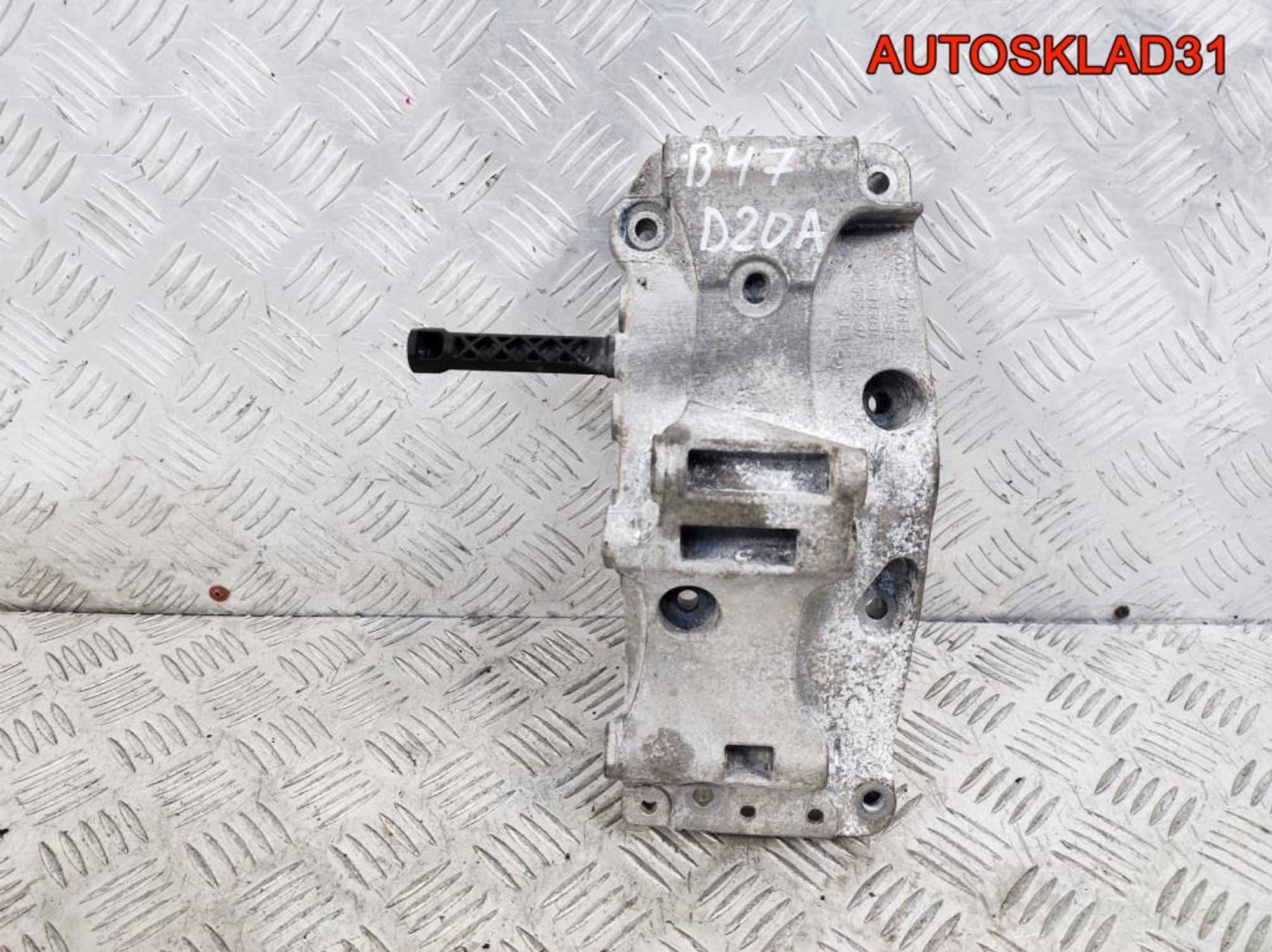 Кронштейн генератора BMW F30 В47D20A 11167619250, 1700 рублей, Дубовое