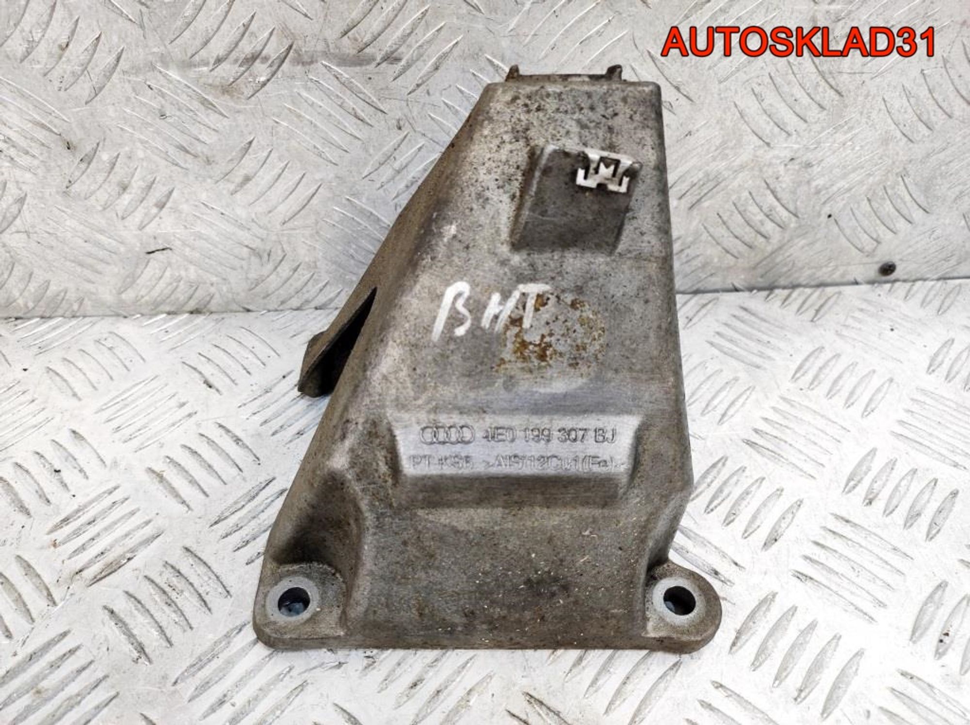 Кронштейн двигателя левый Audi A8 D3 6.0BHT Бензин 4E0199307BJ, 500 рублей, Дубовое