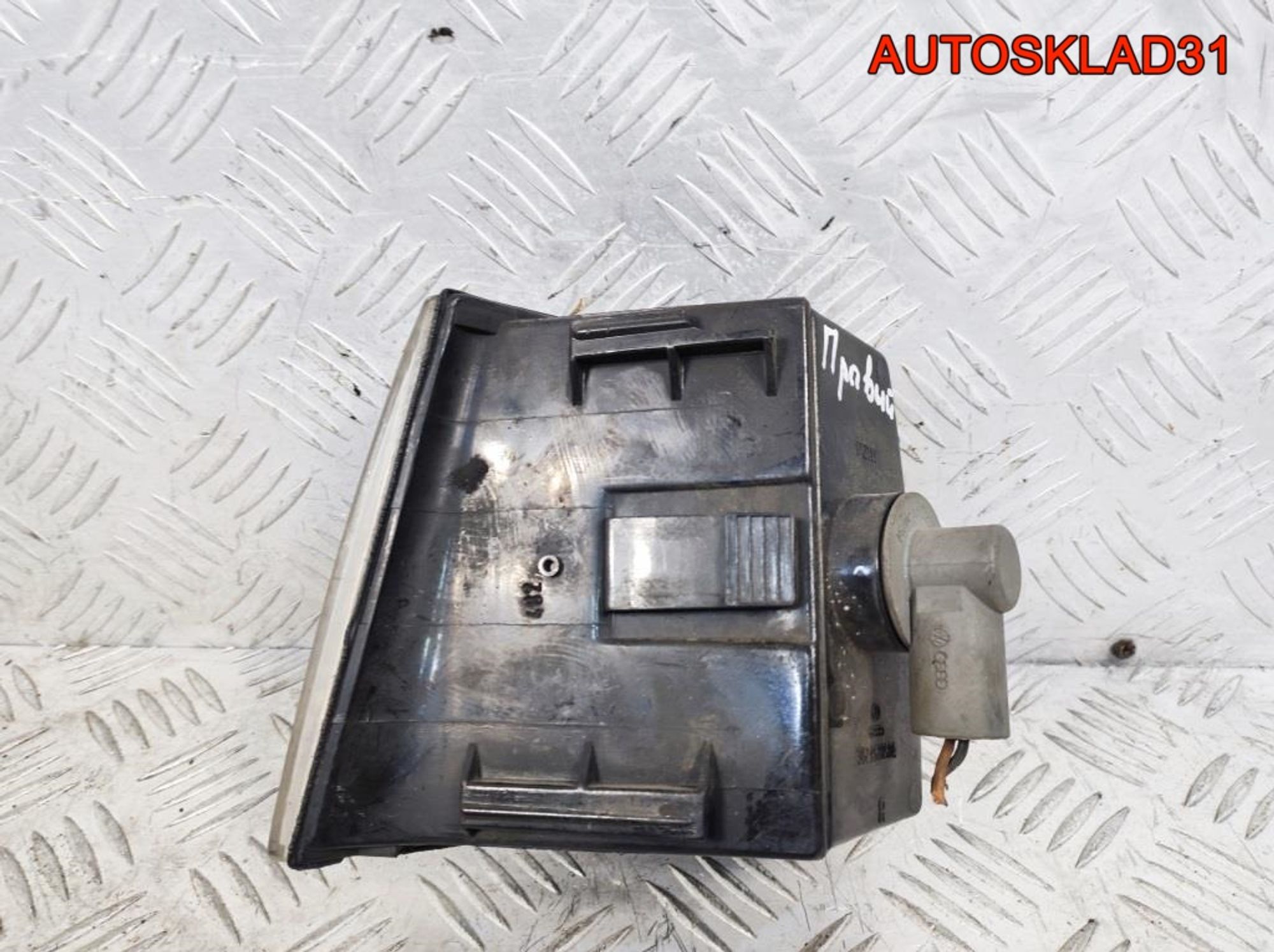 Указатель поворота правый VW Passat B3 357953050A, 500 рублей, Дубовое