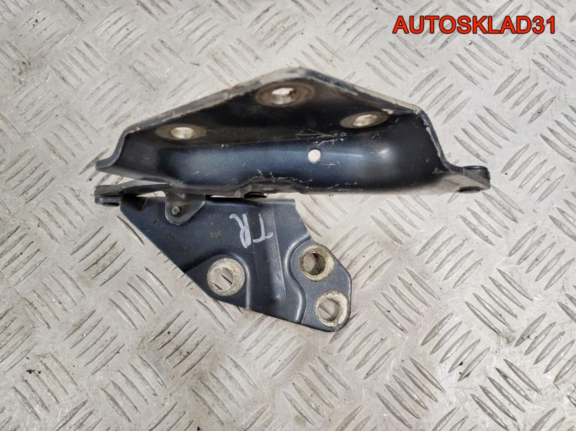 Петля капота правая VW Touareg 7L6823302A, 1400 рублей, Дубовое
