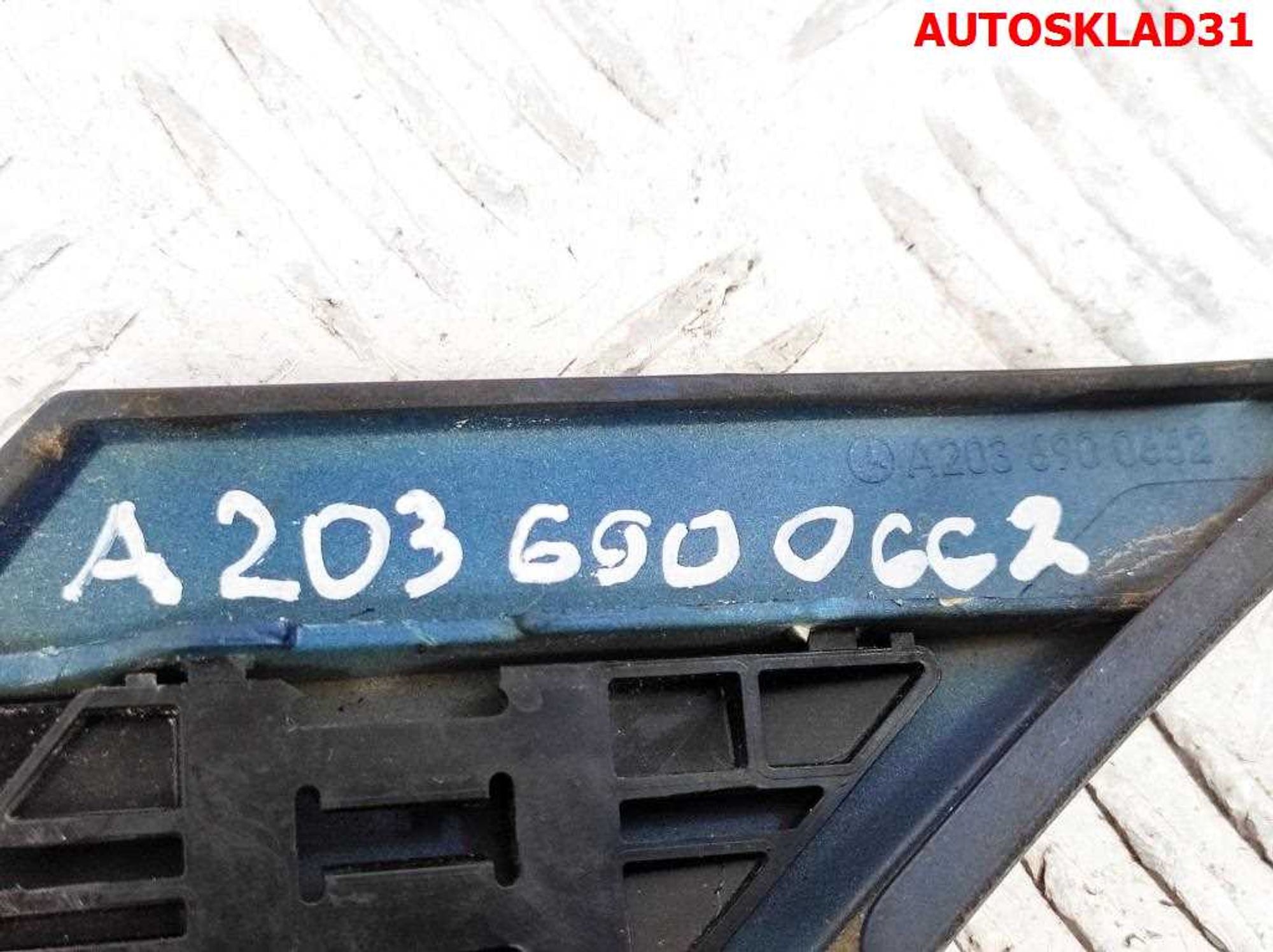 Молдинг заднего крыла правого Mercedes W203 A2036900662 Седан, 600 рублей, Дубовое