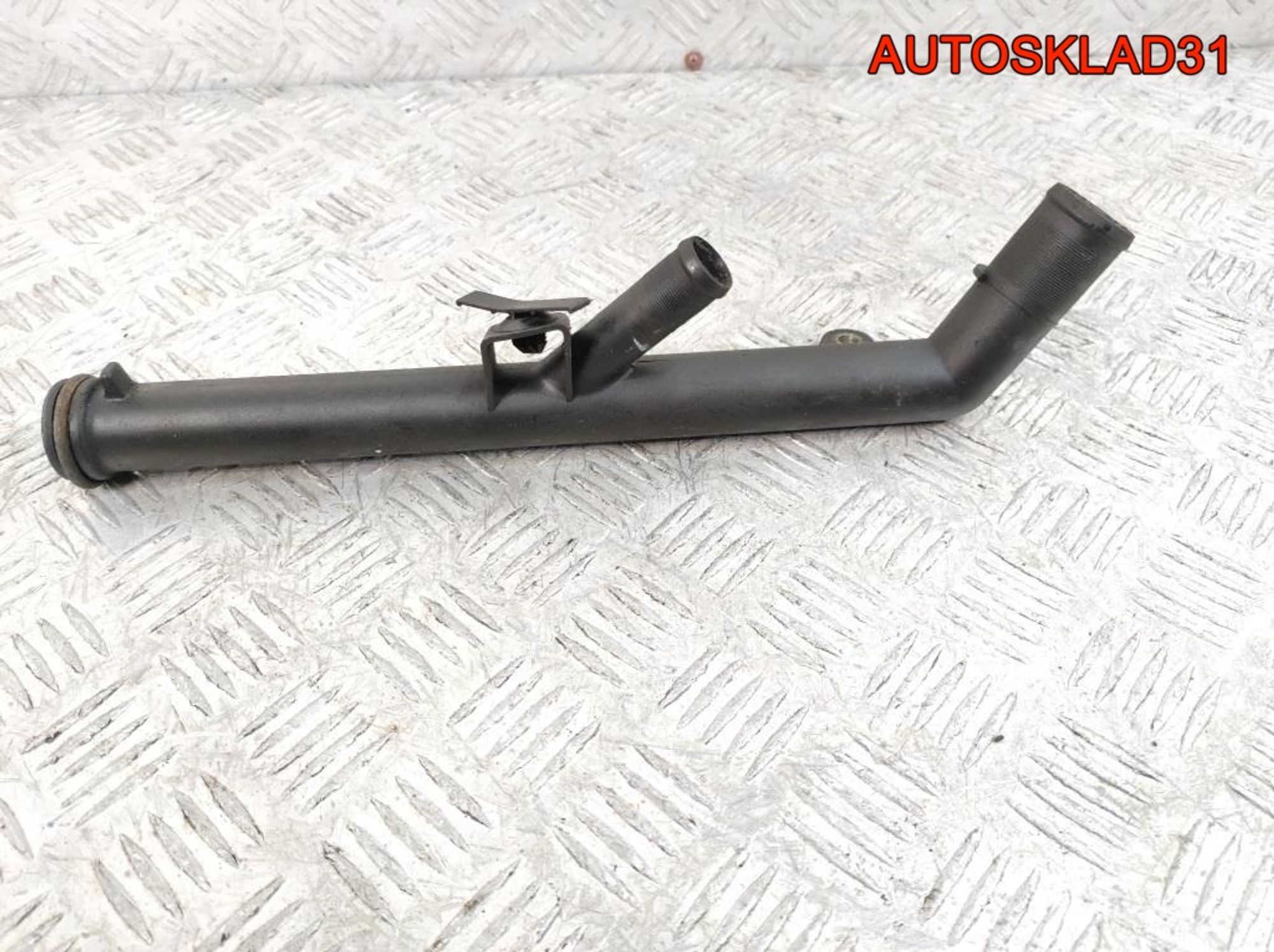 Трубка системы охлаждения Renault Megane 1 1.6 K4M Бензин 8200134513, 1000 рублей, Дубовое