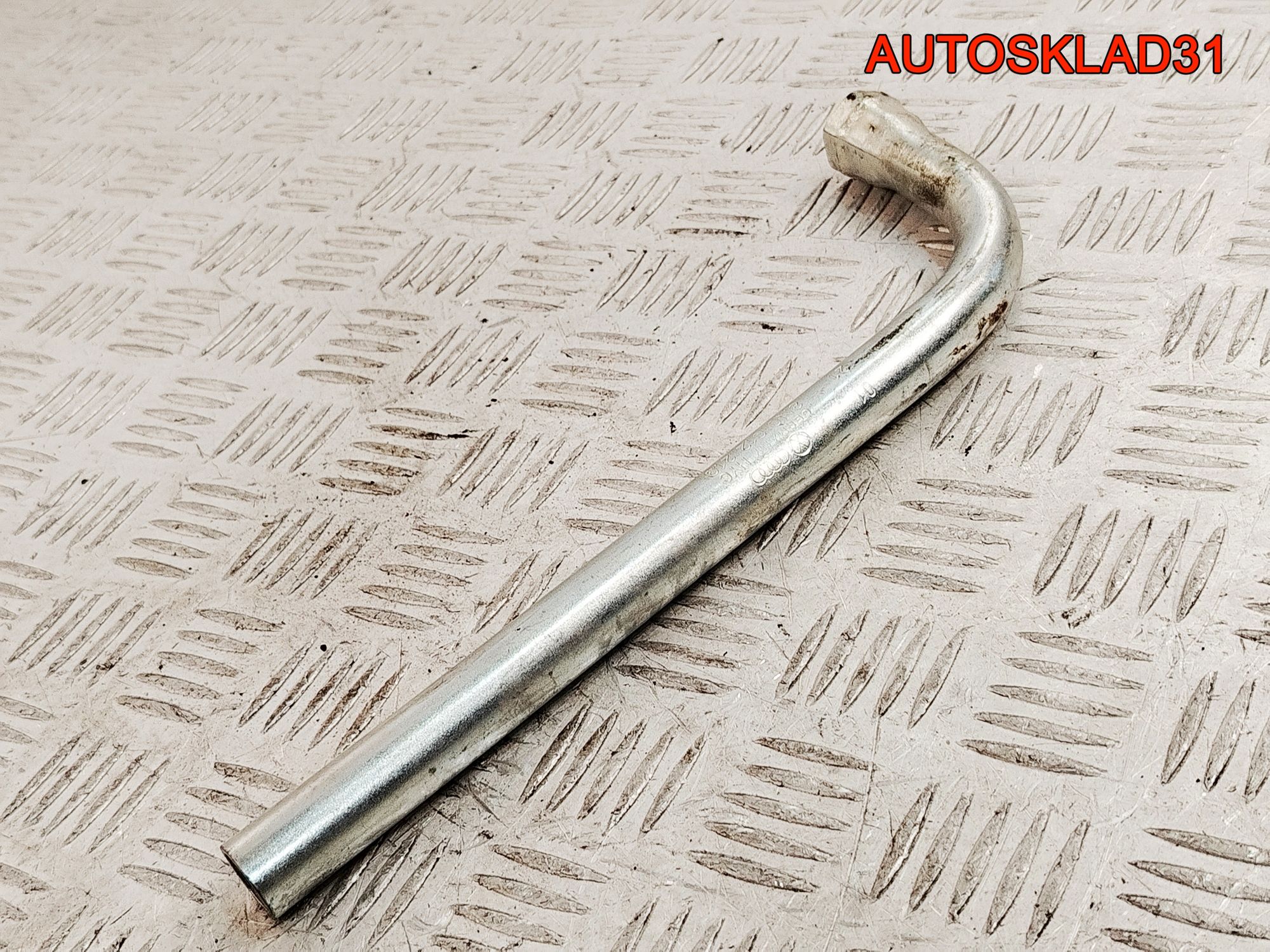 Ключ баллонный Audi A4 B7 8N0012219, 700 рублей, Дубовое