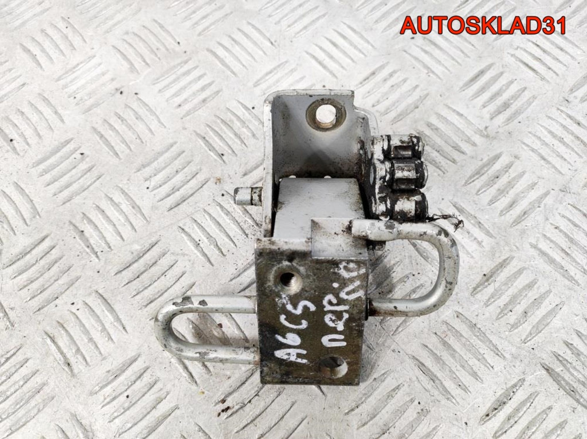 Петля двери передняя правая нижняя Audi A6 C5, 900 рублей, Дубовое