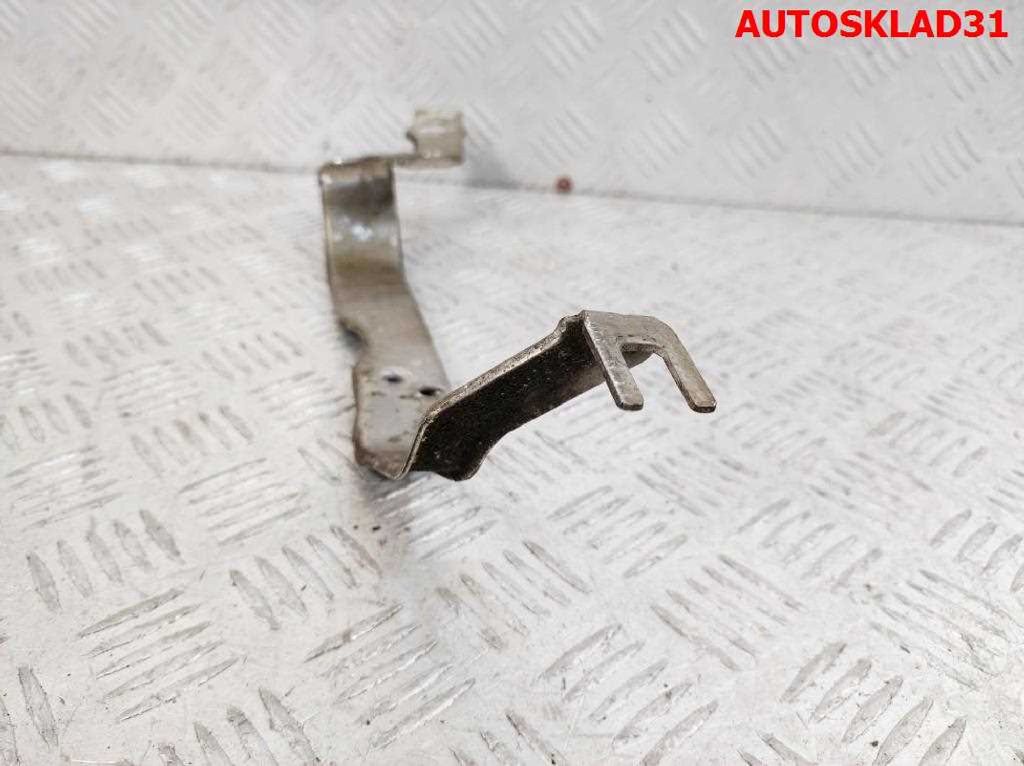 Кронштейн крепления крыла правый Audi A6 C7 4G0807592B, 500 рублей, Дубовое