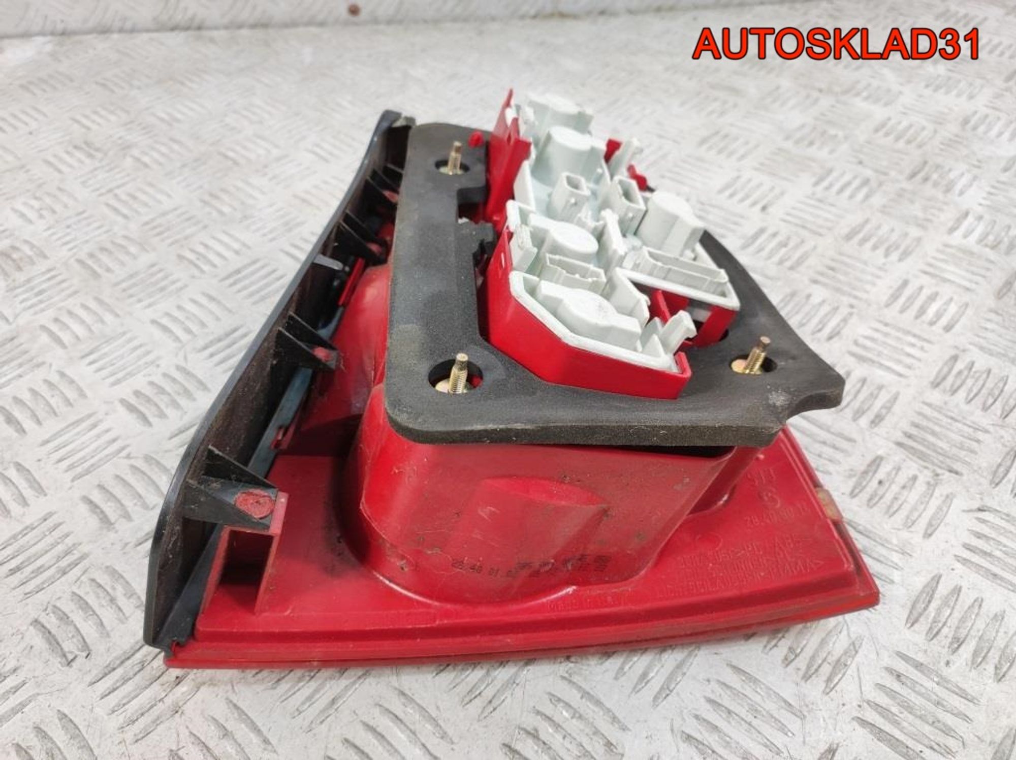 Фонарь задний левый VW Passat B5+ Седан 3B5945095AE, 7000 рублей, Дубовое