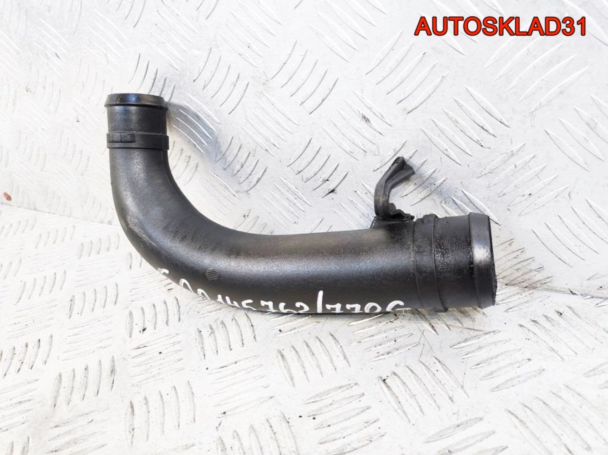 Патрубок интеркулера VW Polo 4 6Q0145770G, 1700 рублей, Дубовое