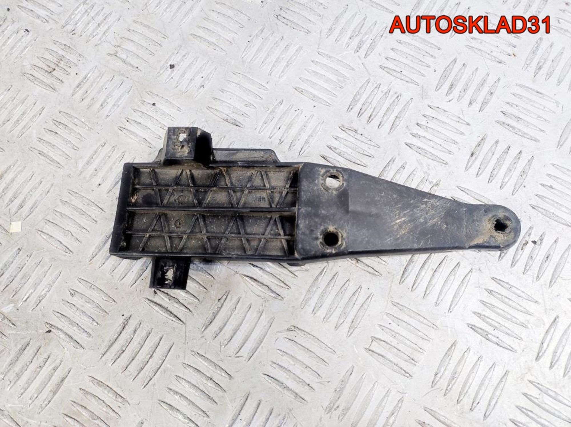 Направляющая заднего бампера правая VW Golf Mk3, 500 рублей, Дубовое