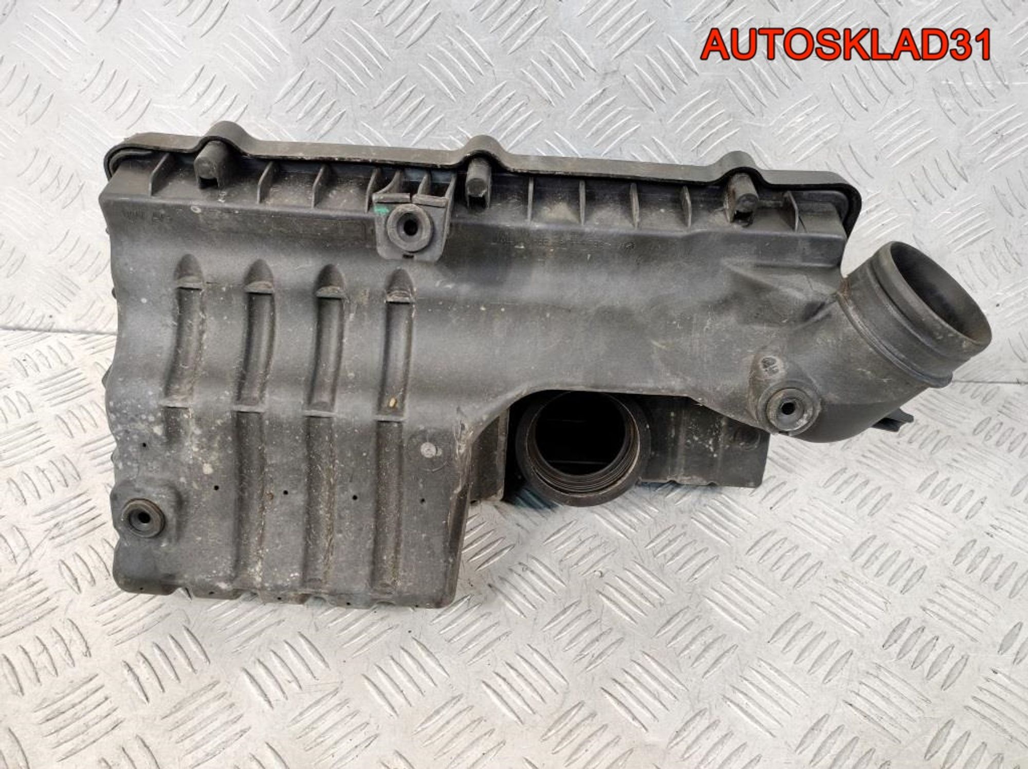 Корпус воздушного фильтра VW Polo BUD 036129611CD, 1400 рублей, Дубовое