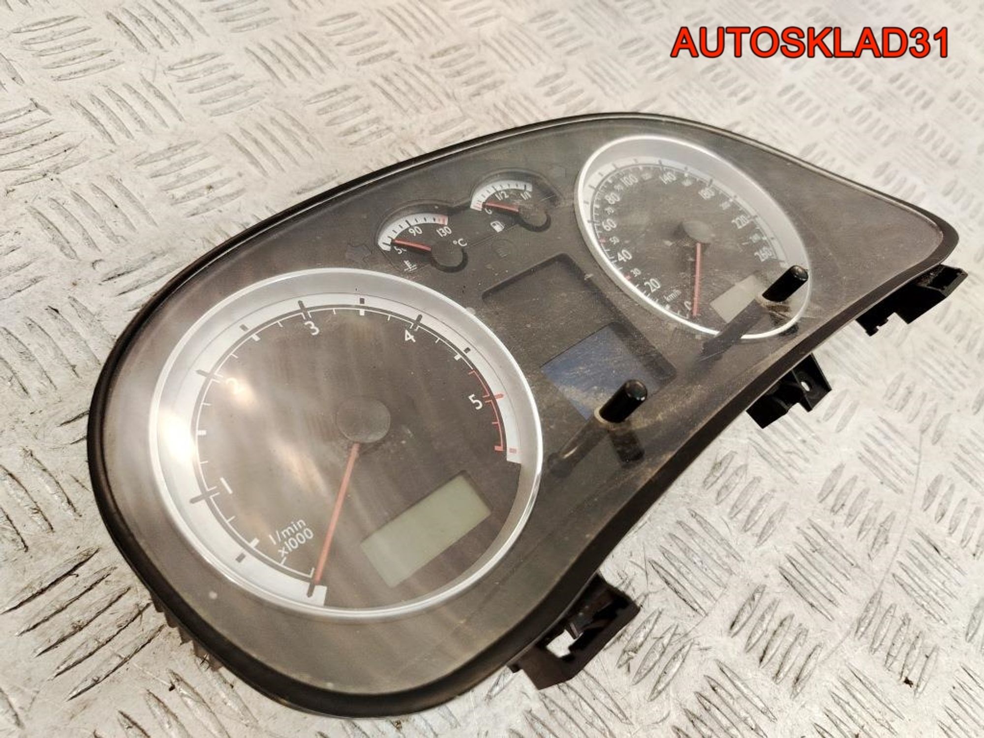 Панель приборов VW Golf 4 1J5920826C Дизель, 15000 рублей, Дубовое