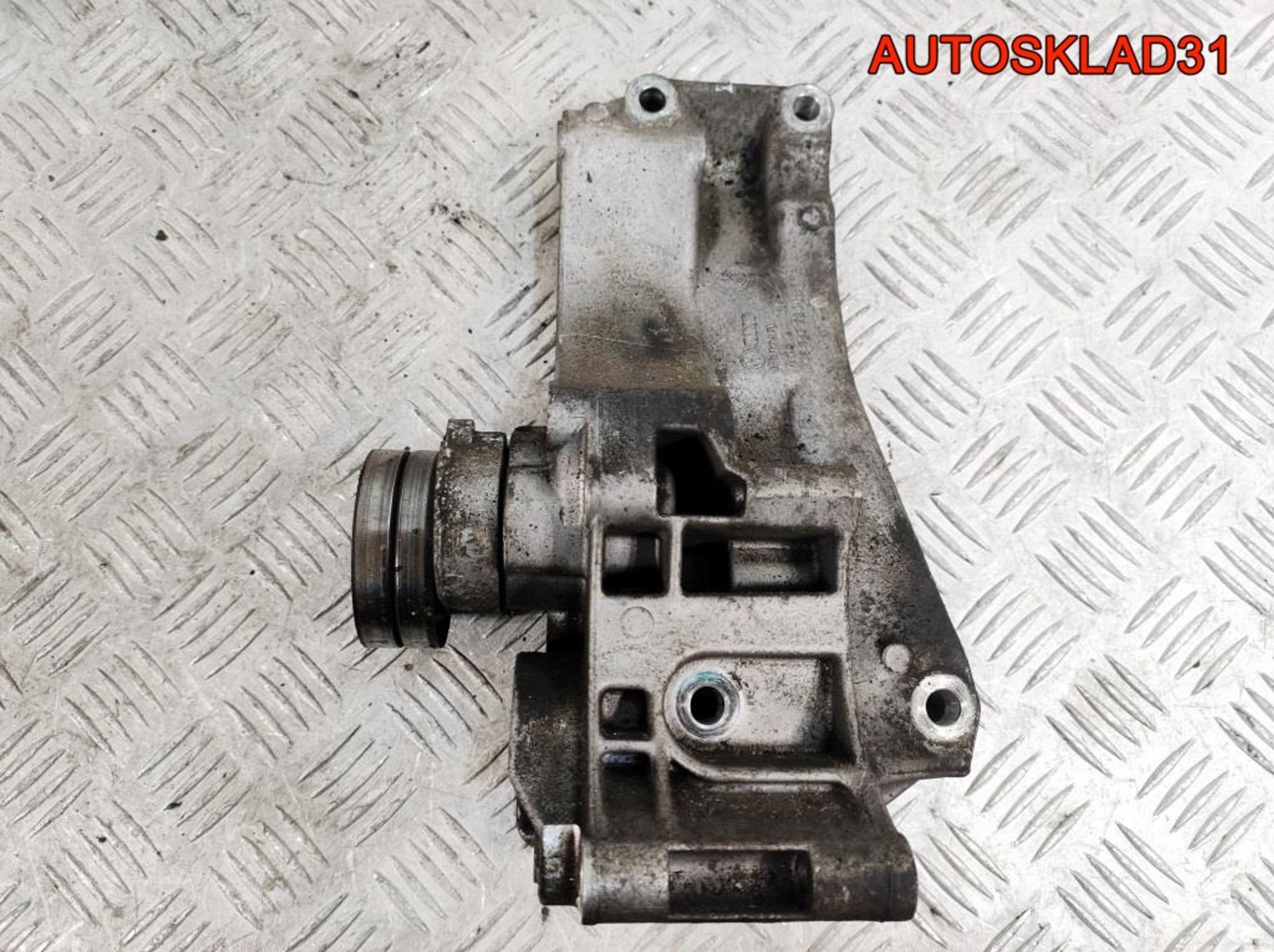 Кронштейн генератора VW Polo 1,4 AHW 032145169M, 1400 рублей, Дубовое