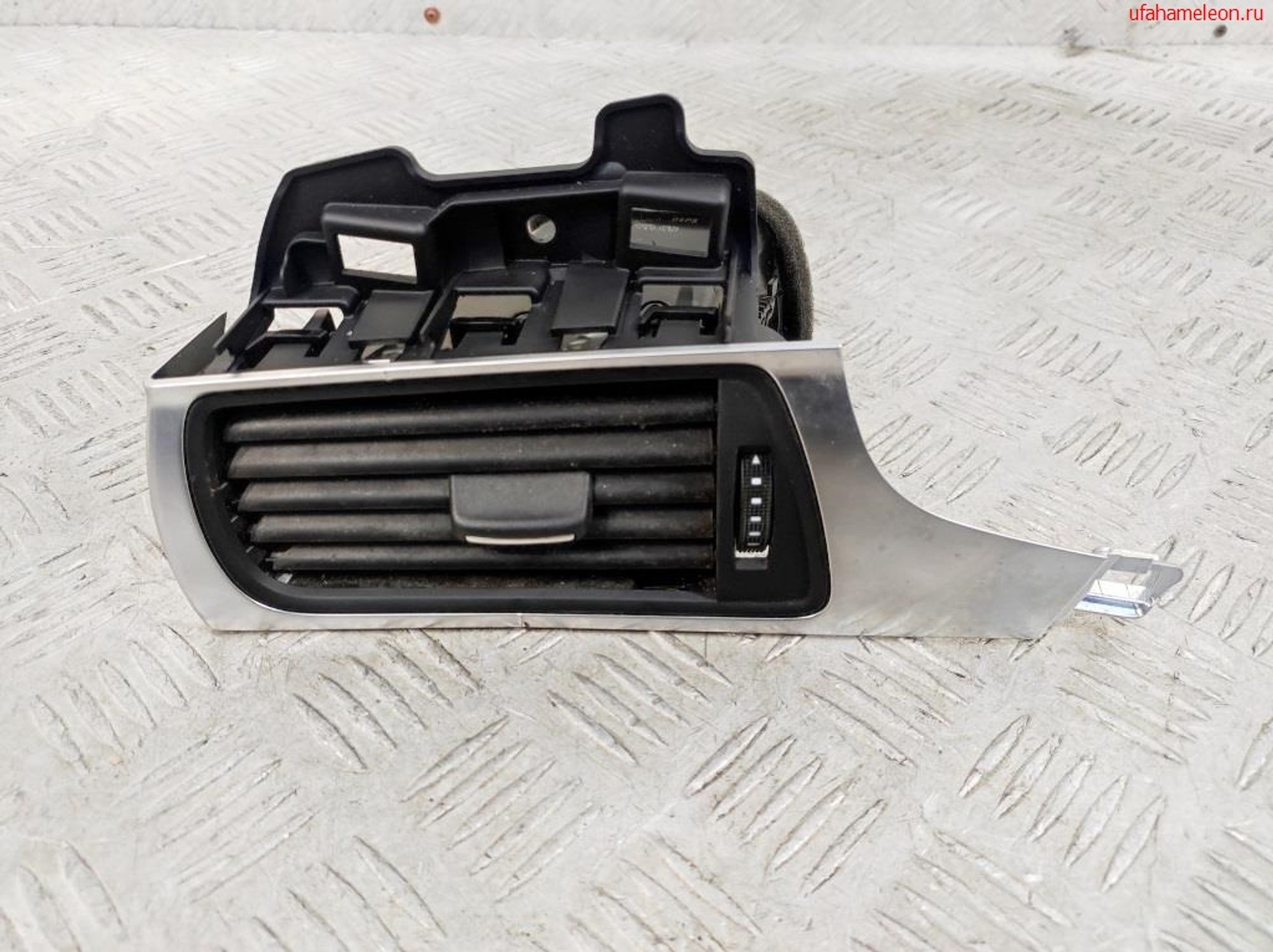 Дефлектор воздушный левый Audi A6 C7 4G 4G1820901, 3500 рублей, Дубовое