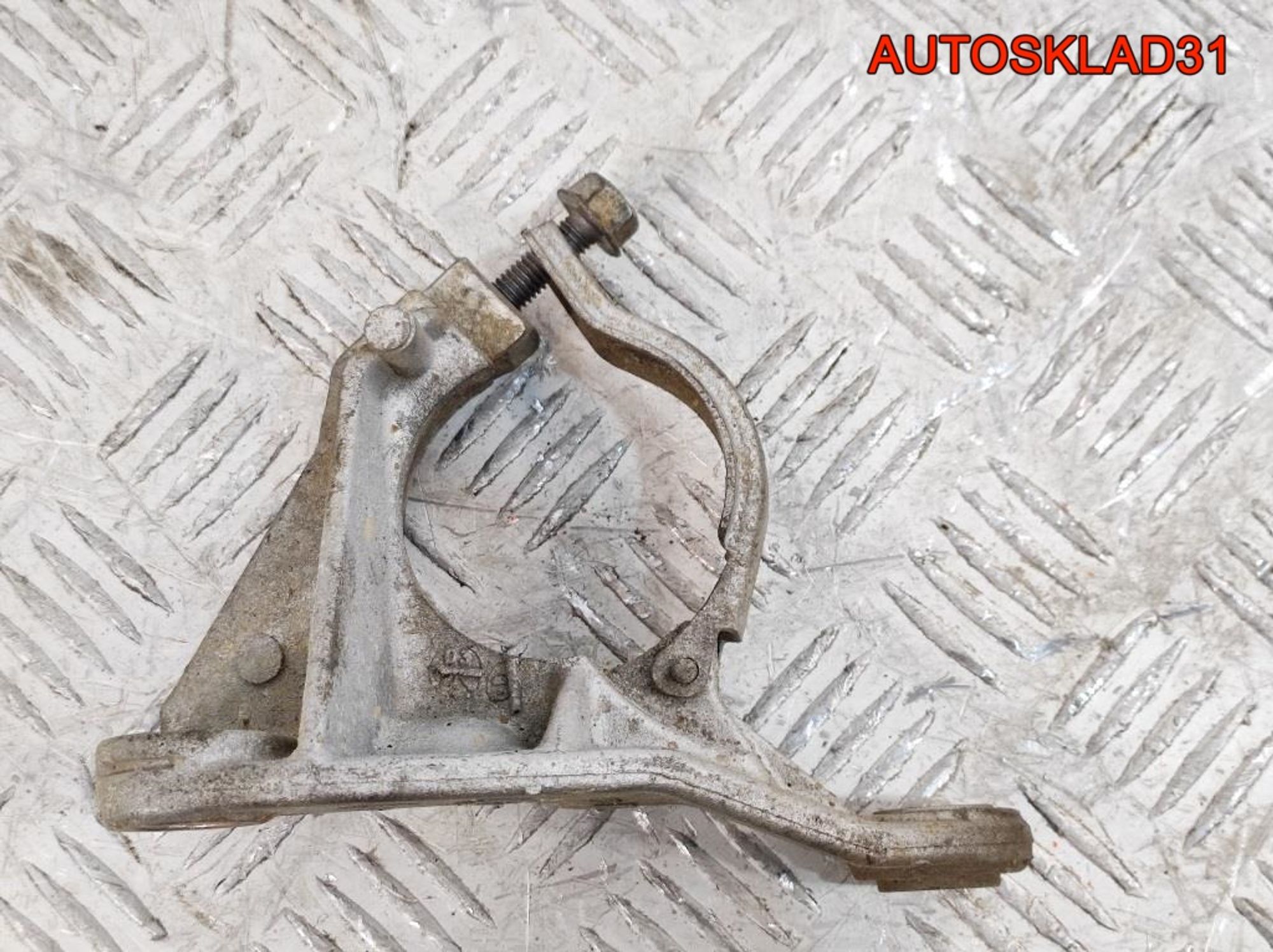 Кронштейн промвала Renault Megane 2 1,6 K4M 8200884534, 1500 рублей, Дубовое