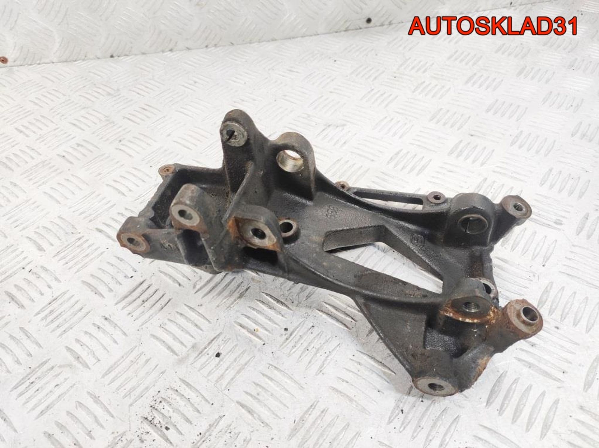 Кронштейн генератора Citroen C5 1,8 EW6/7 Бензин, 1400 рублей, Дубовое