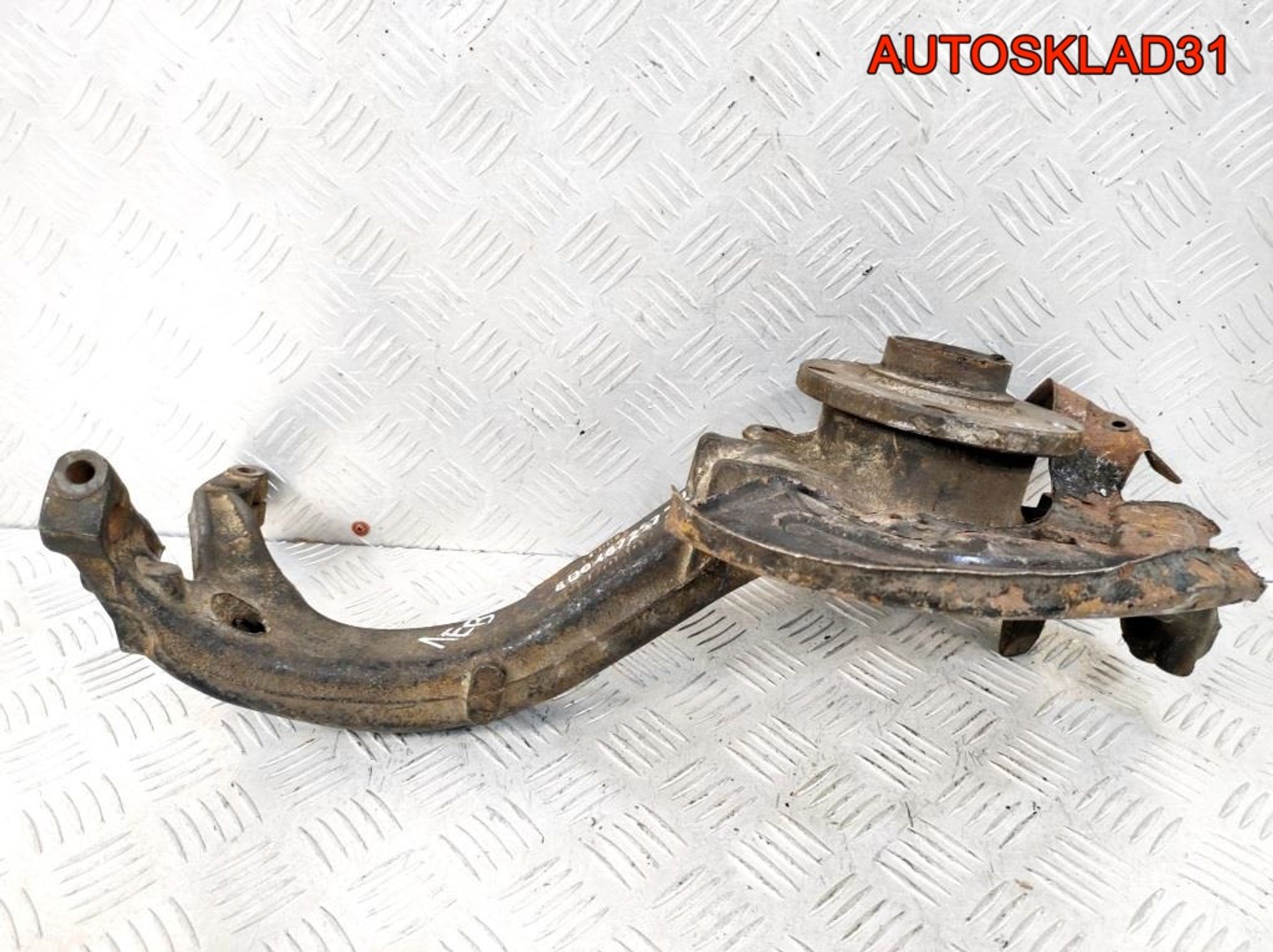 Кулак передний левый VW Passat B5 8D0407257AL, 1200 рублей, Дубовое