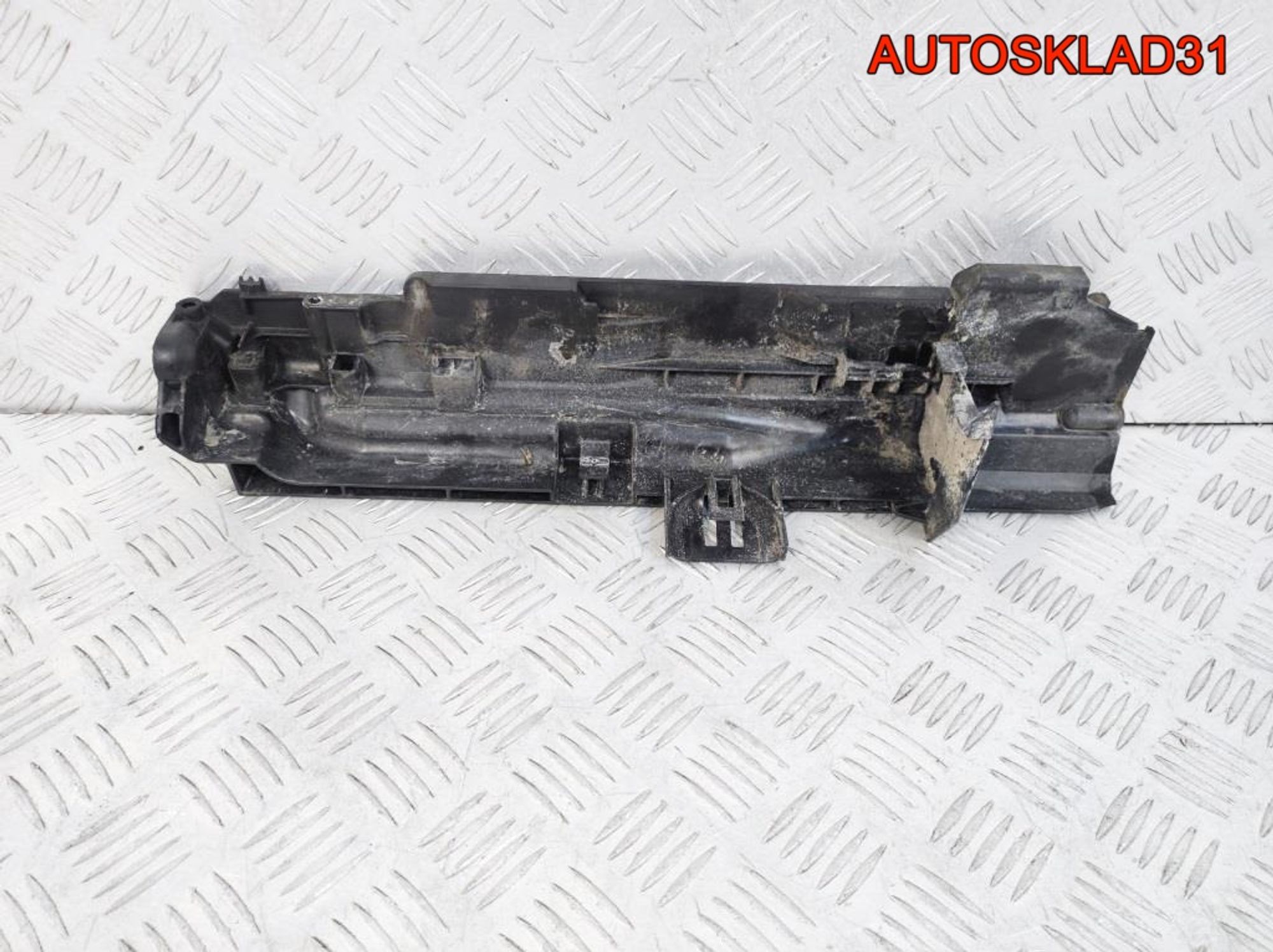 Кронштейн радиатора правый BMW E90 17107524914, 900 рублей, Дубовое