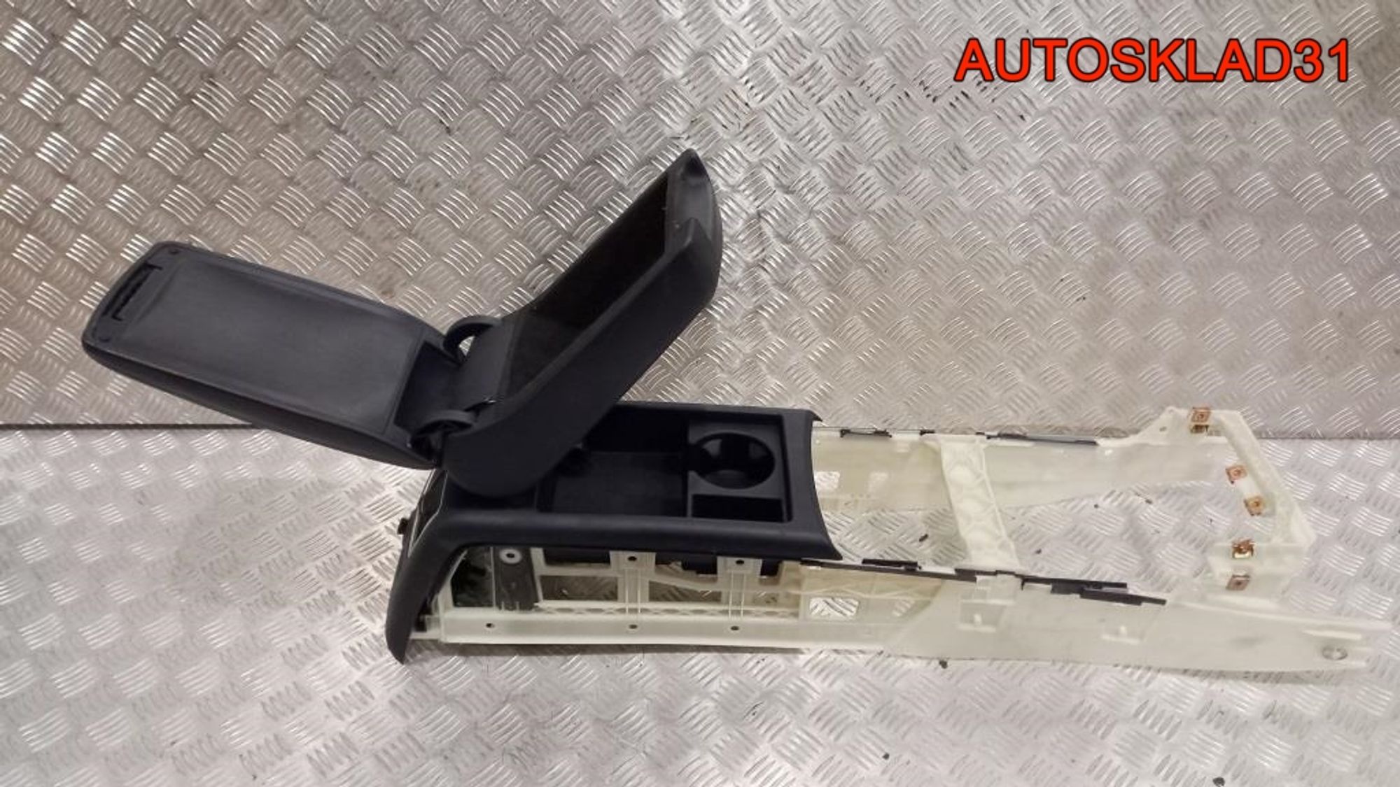 Подлокотник Audi A6 C6 4F0864209A, 2000 рублей, Дубовое