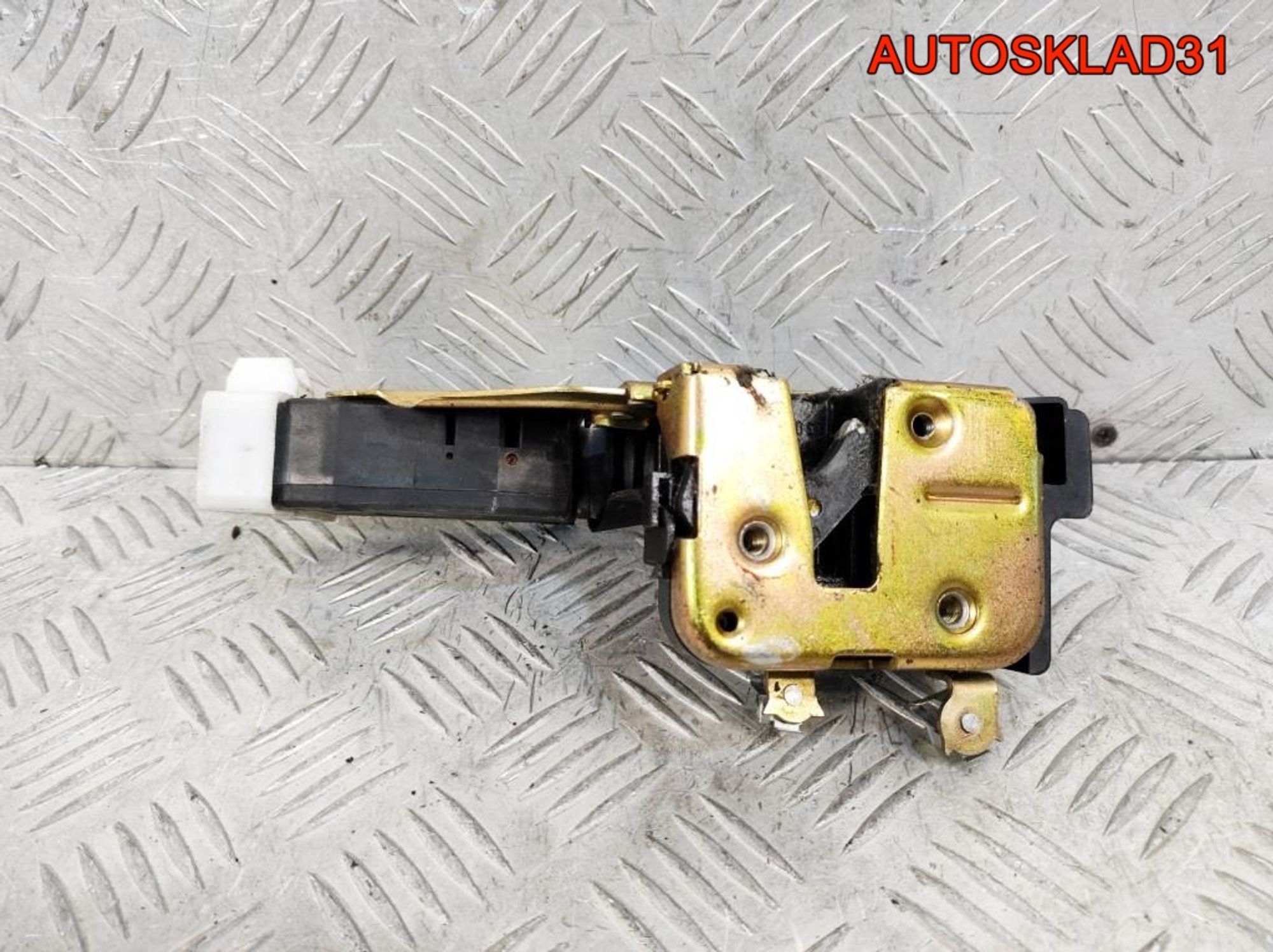 Замок двери передней правой Mitsubishi Carisma DA, 1400 рублей, Дубовое