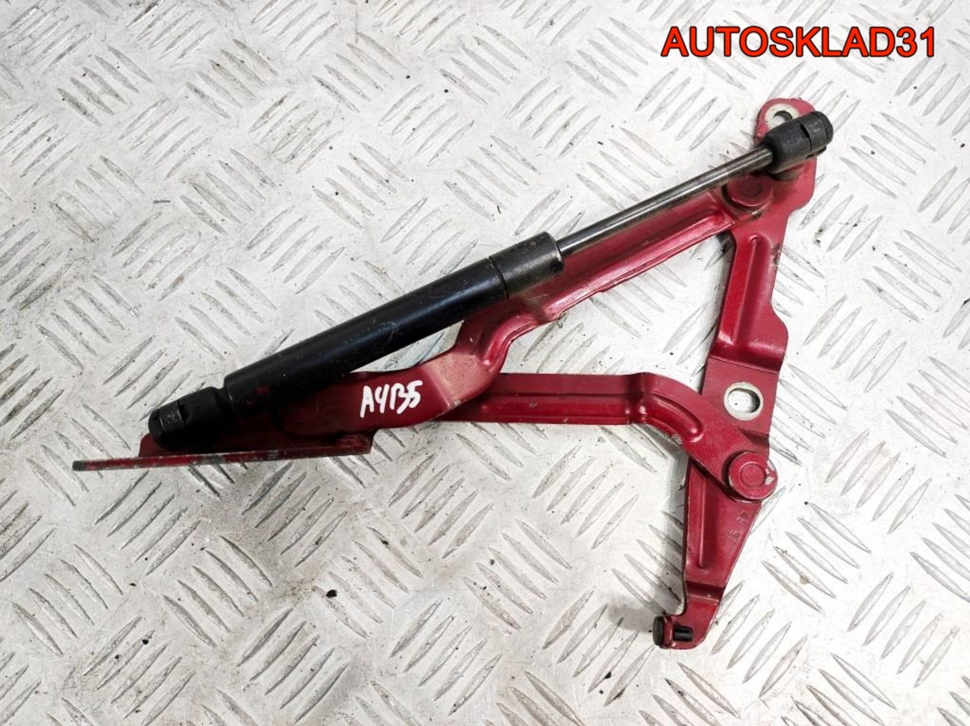 Петля крышки багажника правая Audi A4 B5 8D5827302C, 900 рублей, Дубовое