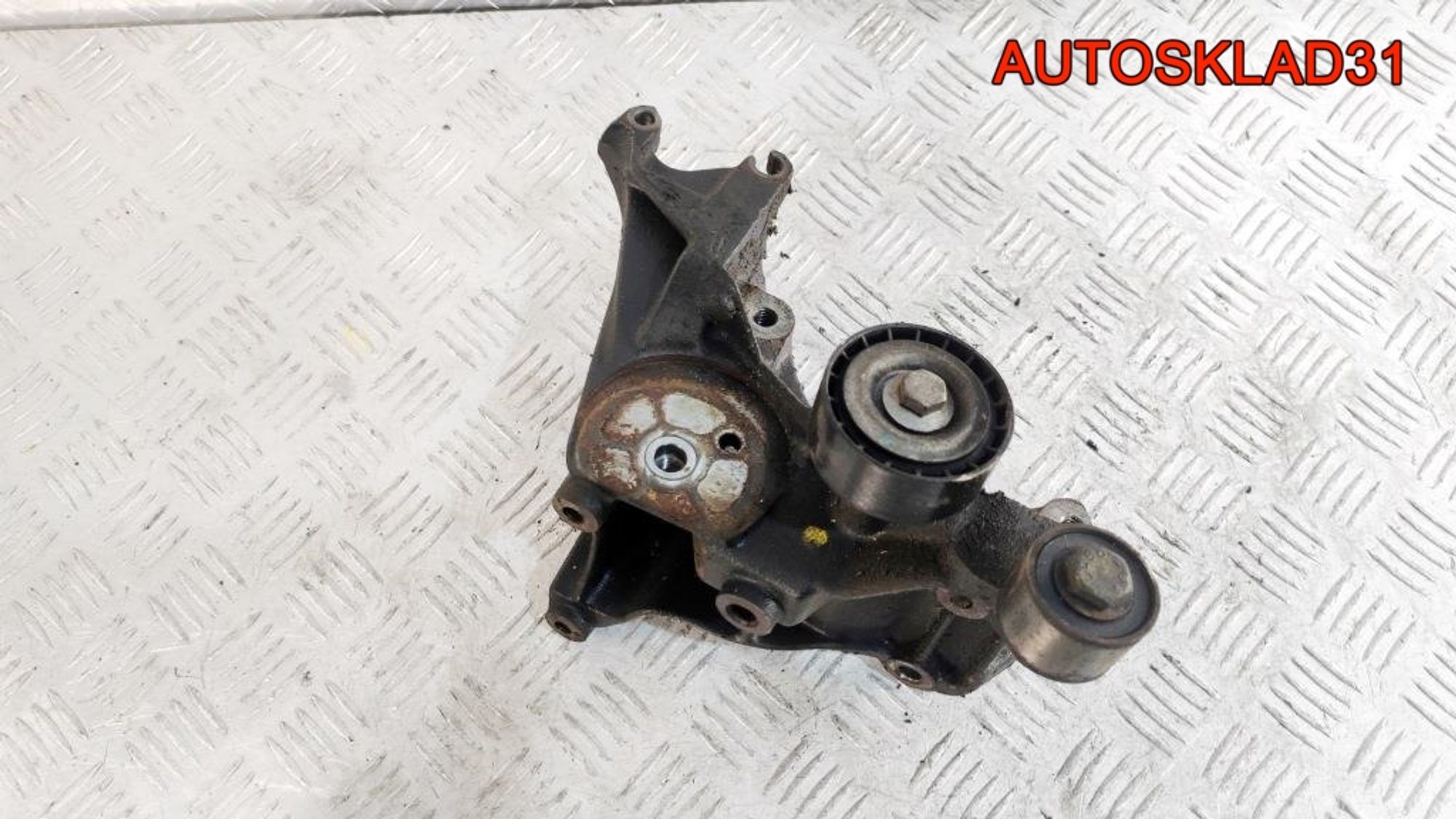 Кронштейн генератора Peugeot 206 1,9 PSA WJY 10DXFR 9634962980, 900 рублей, Дубовое