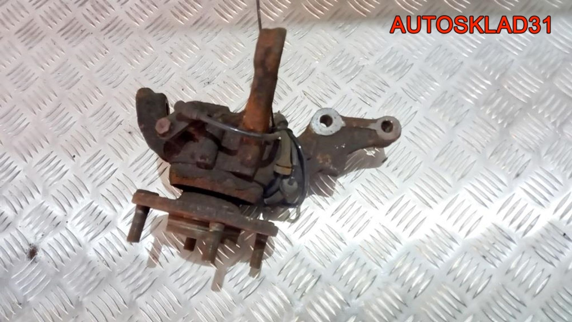 Кулак поворотный передний правый в сборе Nissan Almera N16 400144M400, 2500 рублей, Дубовое