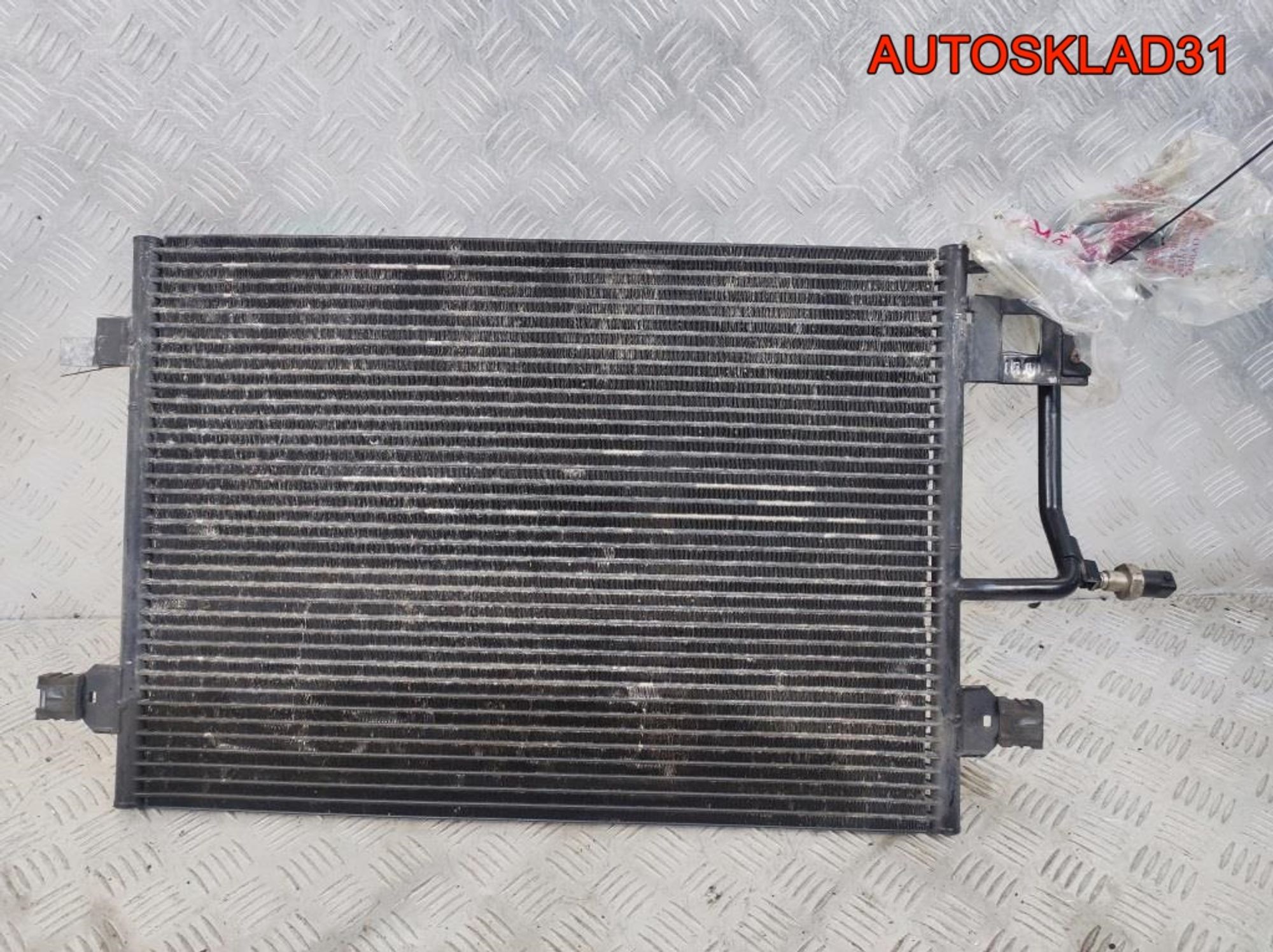 Радиатор кондиционера Audi A4 B5 8D0260401G Дизель, 2500 рублей, Дубовое