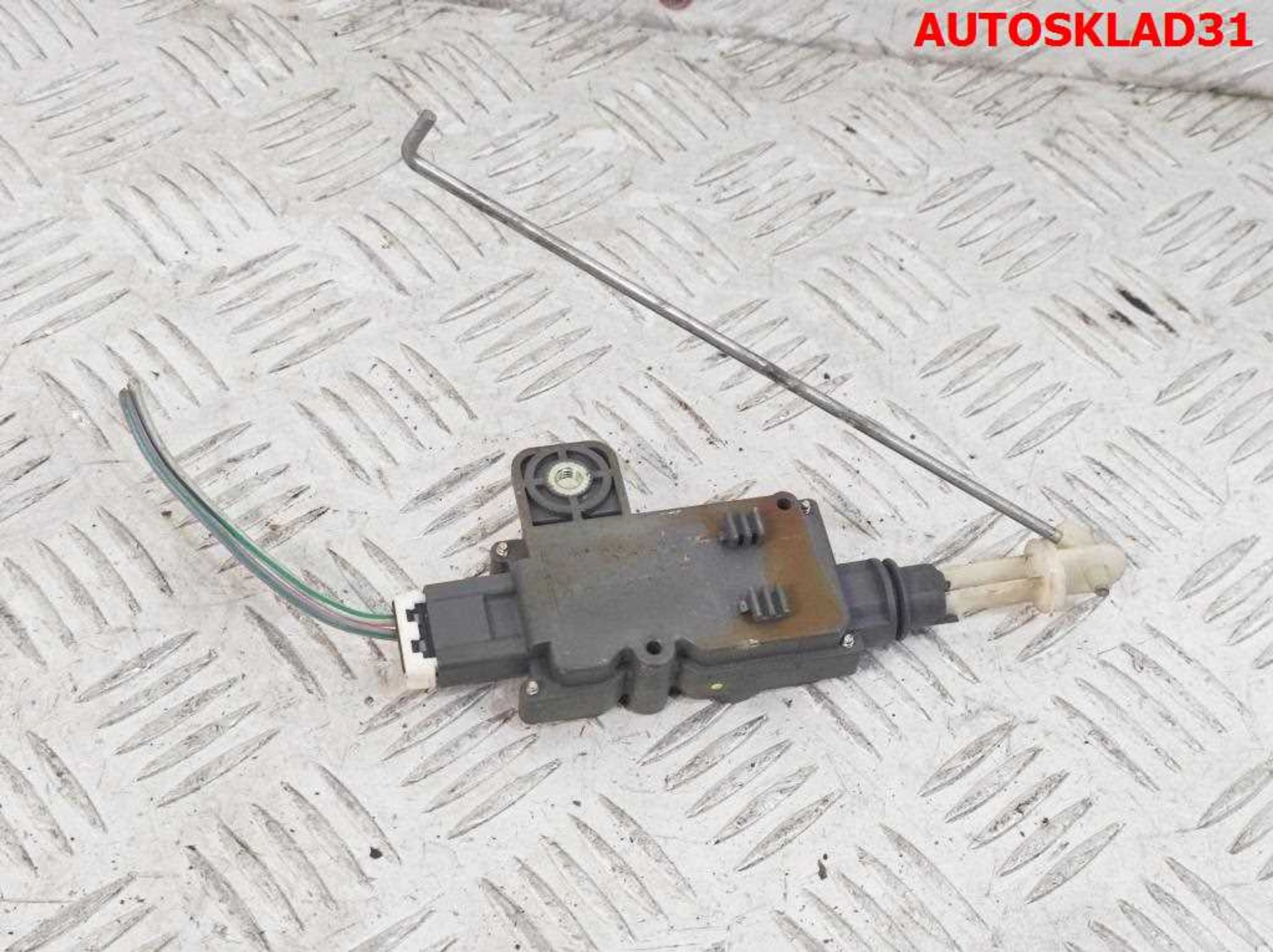 Активатор замка багажника Nissan Primera P11 Combi 905508F800, 700 рублей, Дубовое