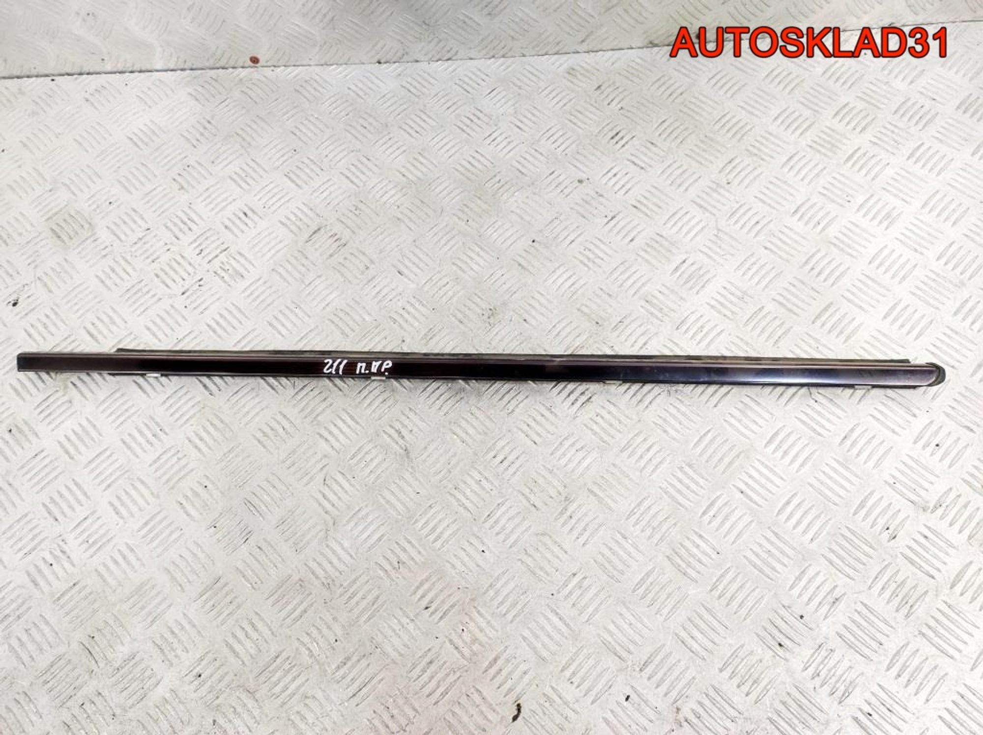 Накладка стекла переднего правого Mercedes W211, 900 рублей, Дубовое