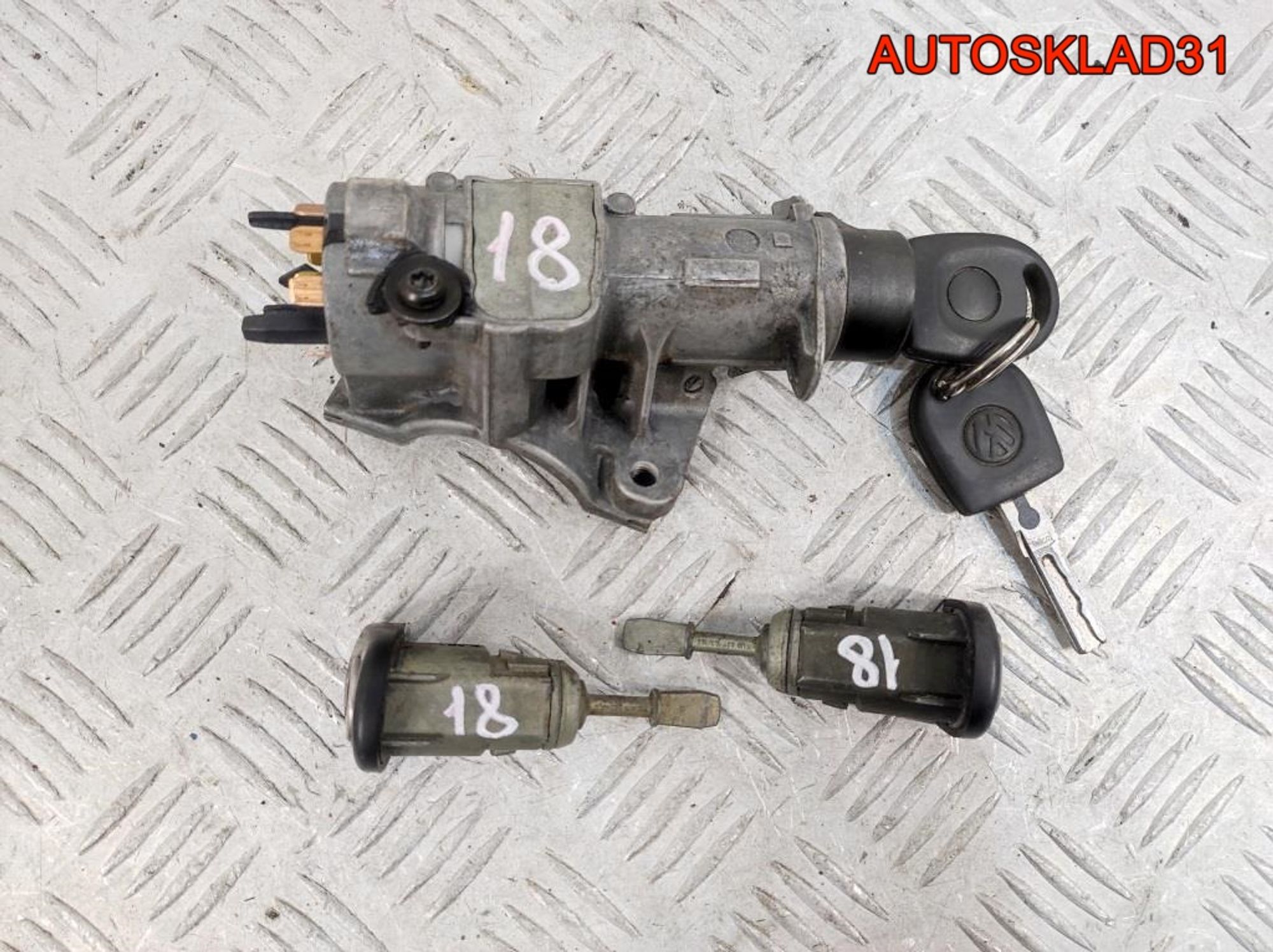 Комплект замок зажигания и личинки с ключом VW Golf 4 4B0905851C, 4500 рублей, Дубовое