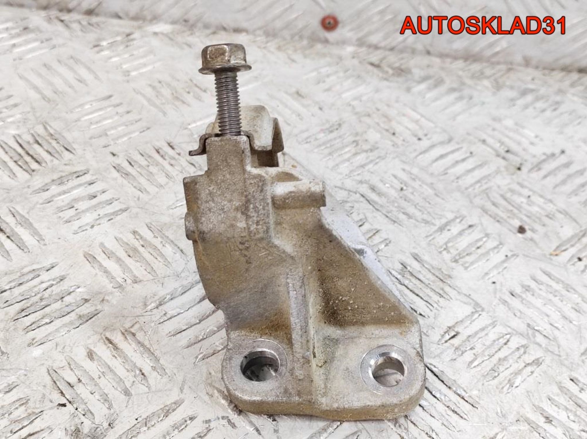 Кронштейн промвала Renault Megane 2 1,6 K4M 8200884534, 1500 рублей, Дубовое