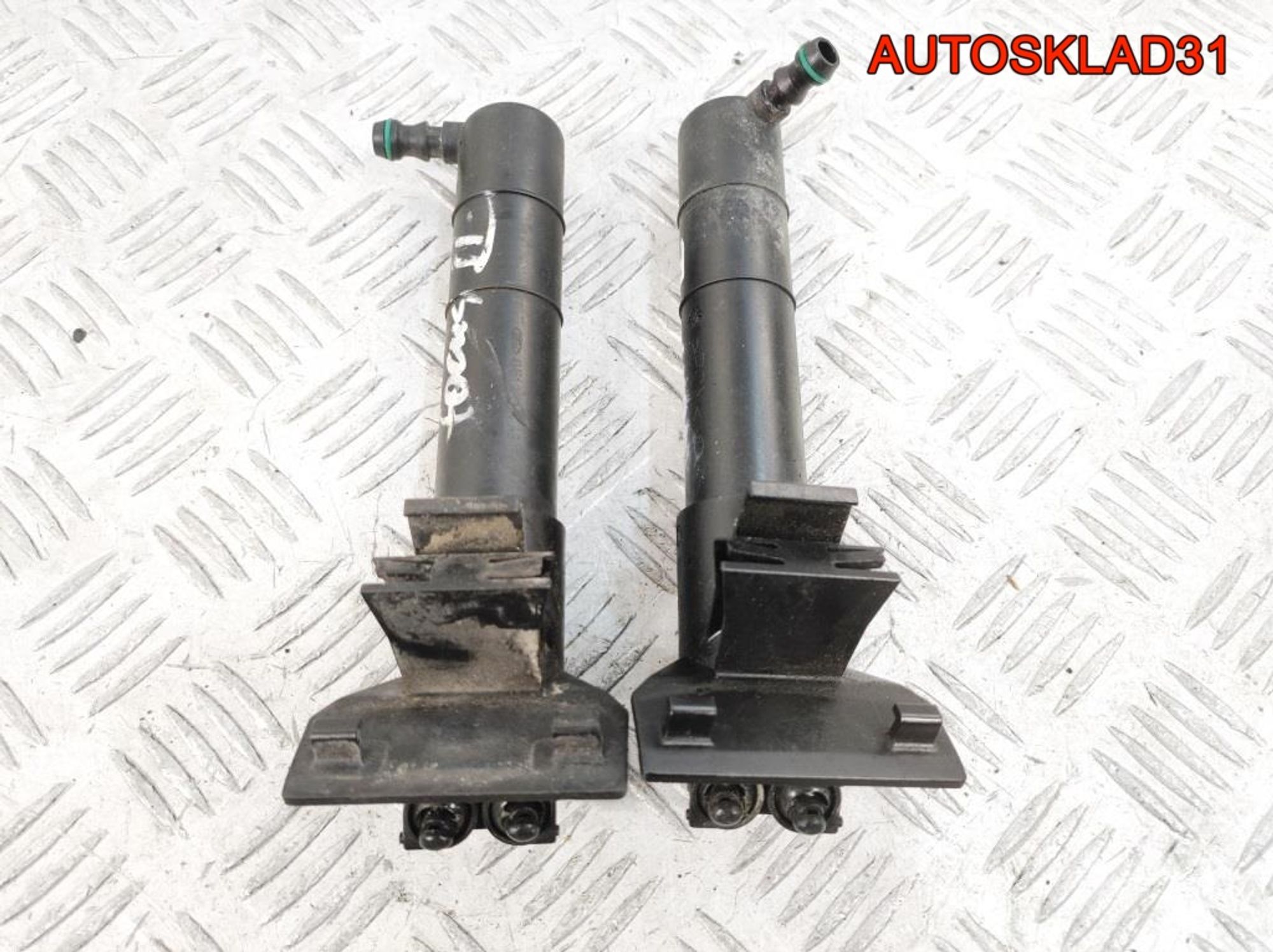 Форсунка омывателя фары Ford Focus 2 4M5113L014AB, 7000 рублей, Дубовое