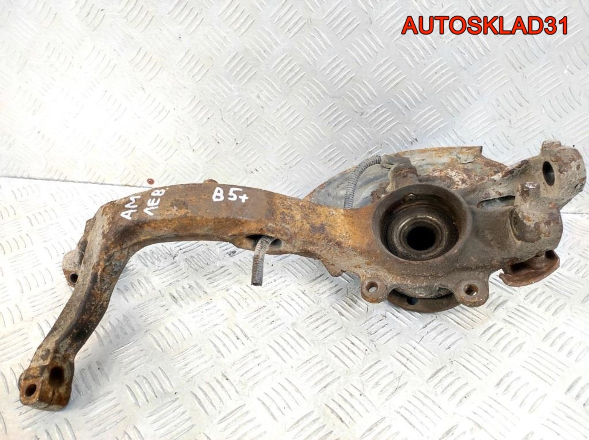 Кулак передний левый VW Passat B5 8D0407257AM, 1200 рублей, Дубовое