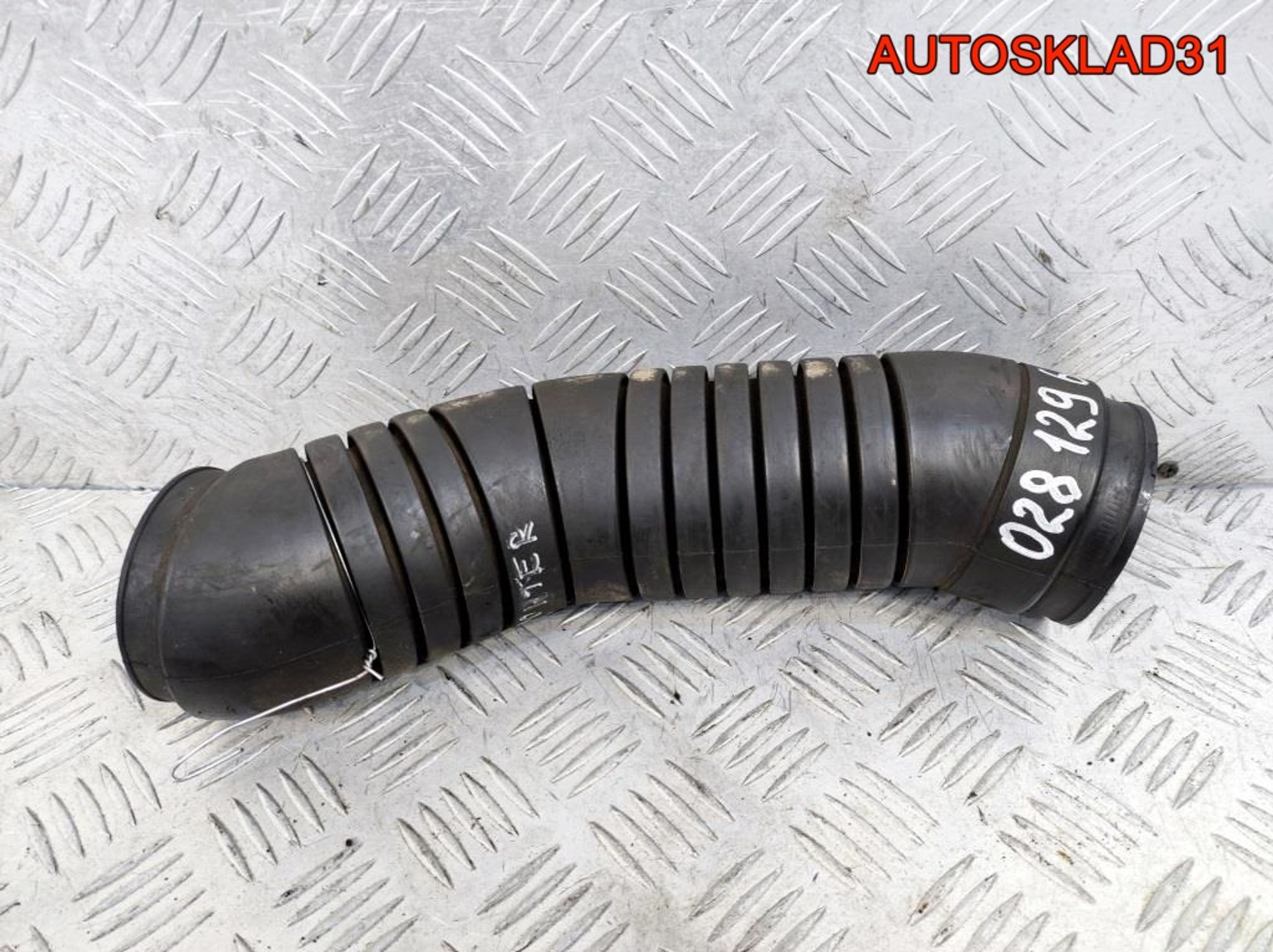 Патрубок фильтра VW Transporter T4 028129627A, 1000 рублей, Дубовое