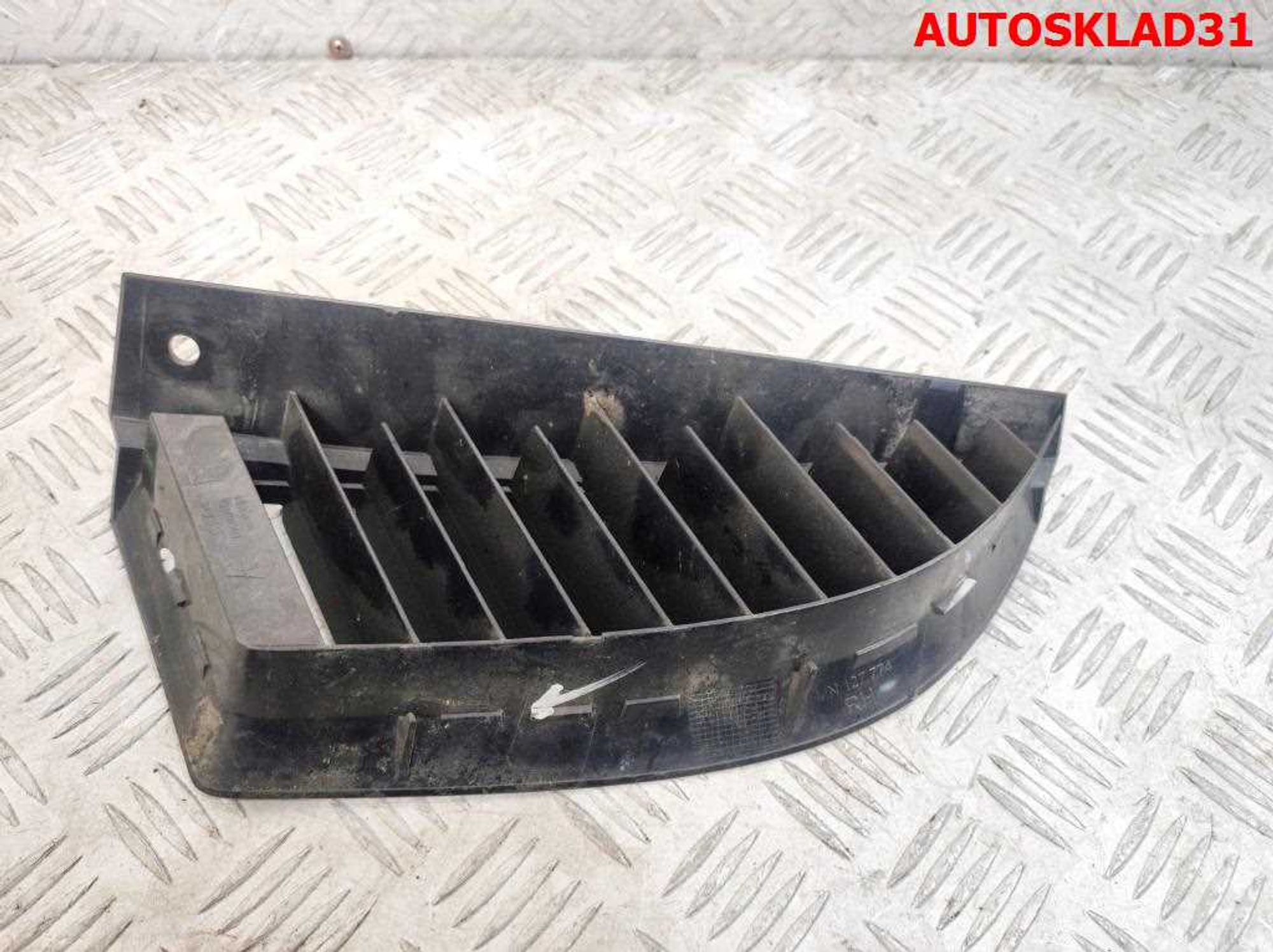 Решетка радиатора правая Mitsubishi Colt 6 MN127774, 2000 рублей, Дубовое
