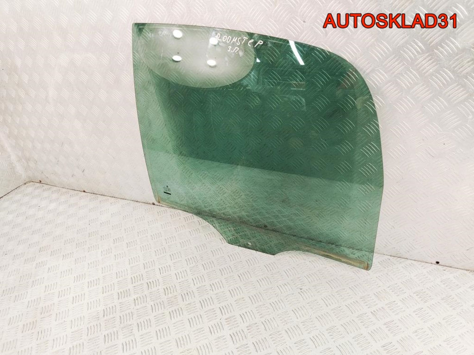 Стекло двери задней правой Skoda Roomster 5J7845206E, 2500 рублей, Дубовое
