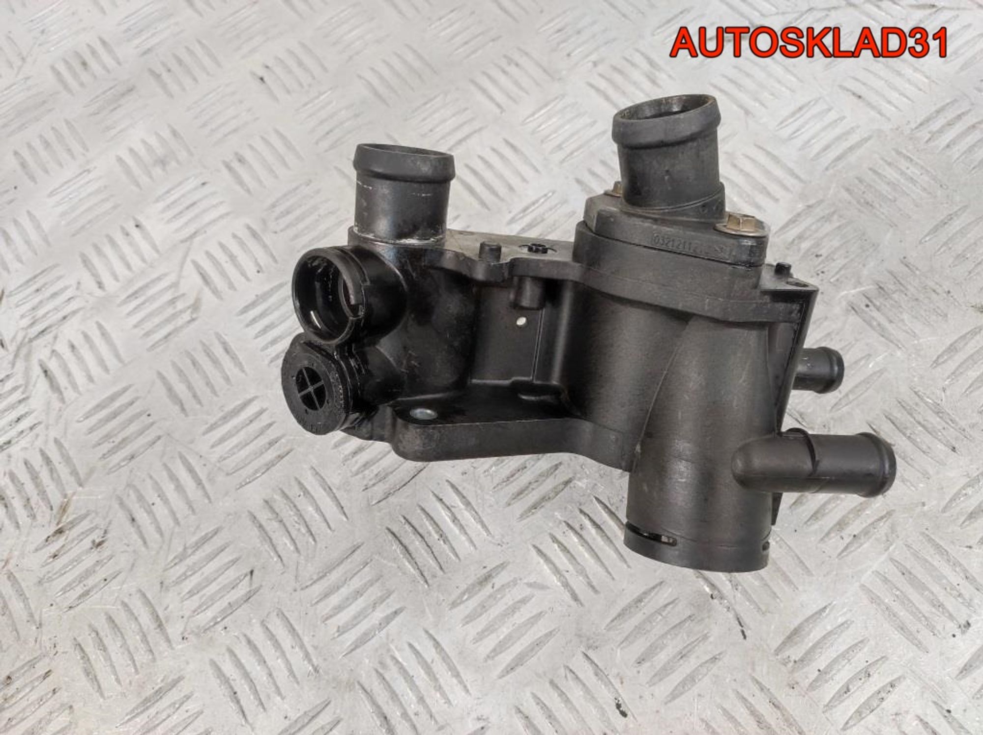 Корпус термостата Skoda Octavia A4 Корпус термостата Skoda Octavia A4 032121111BA, 900 рублей, Дубовое