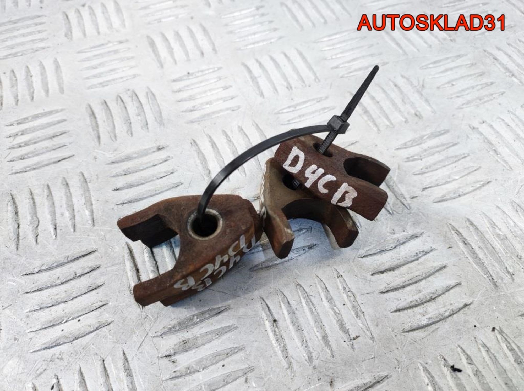 Кронштейн форсунки Hyundai H 1 2,5 D4CB 338144A000, 500 рублей, Дубовое