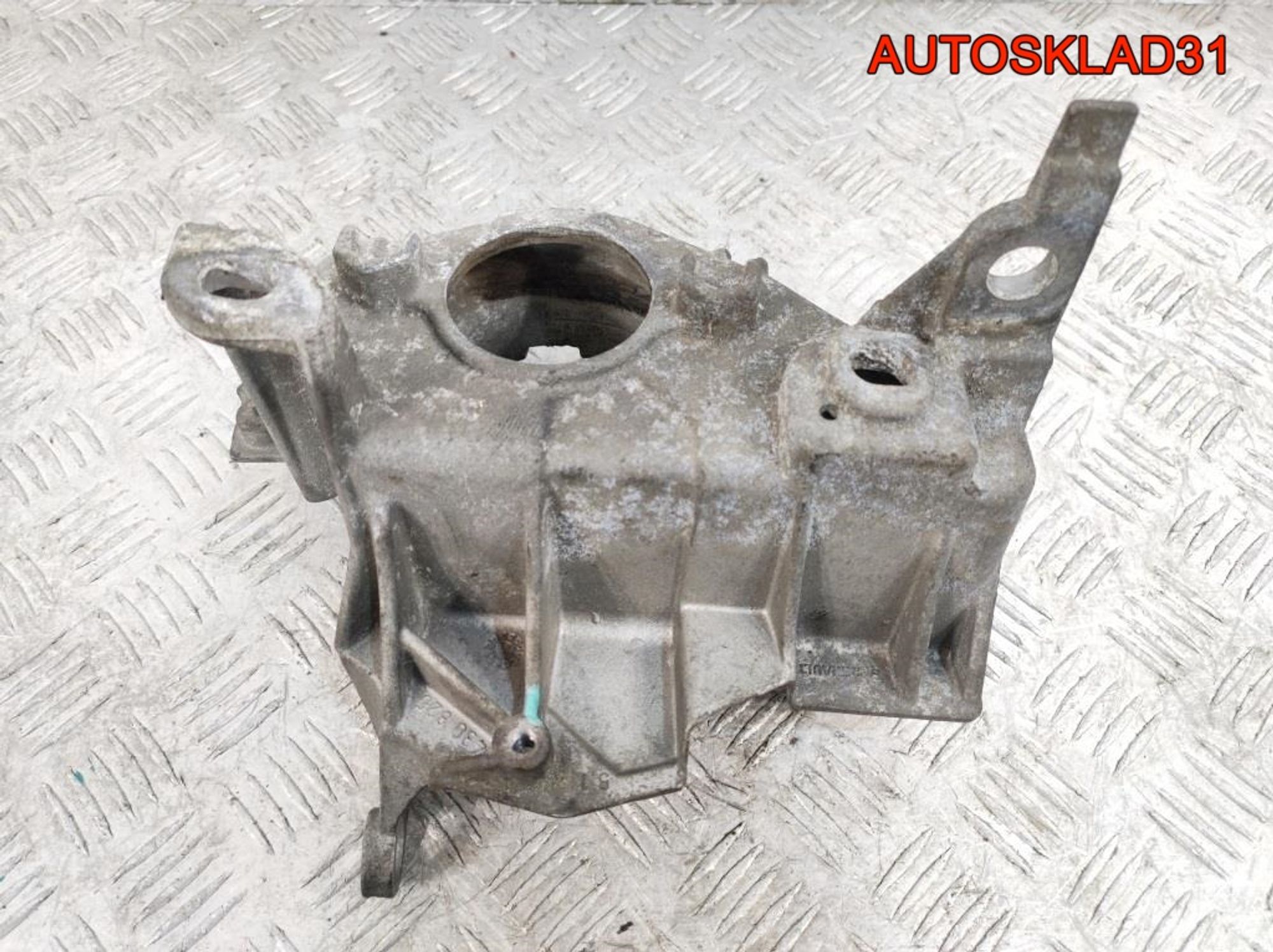 Кронштейн опоры КПП Renault Kangoo K9K 7700430825, 1000 рублей, Дубовое