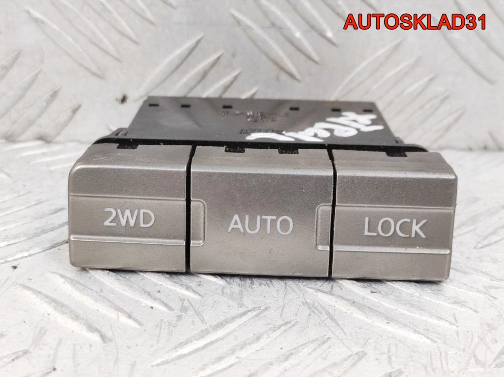 Блок кнопок Nissan X-Trail T30 255358H300, 900 рублей, Дубовое