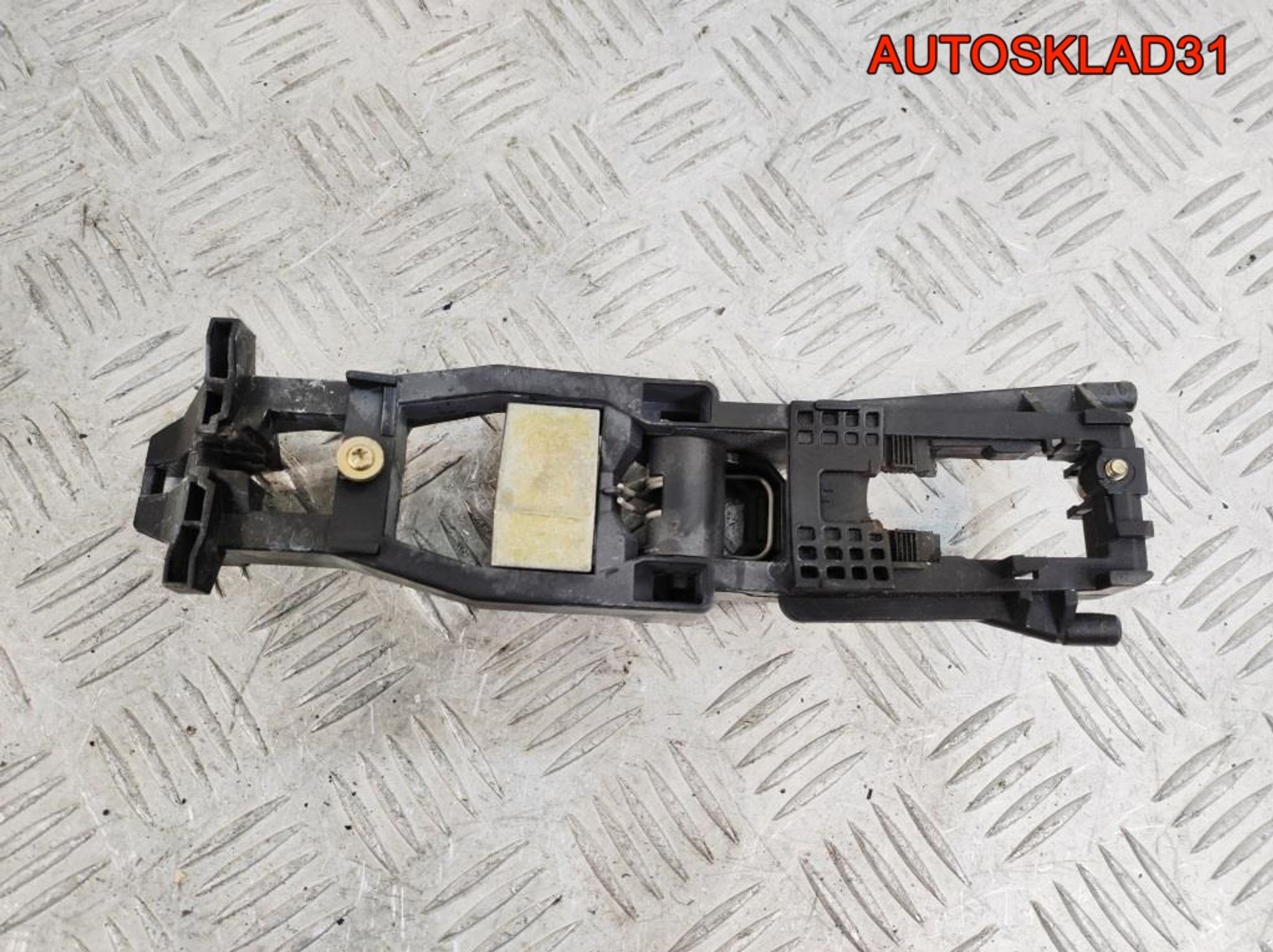 Кронштейн ручки передней левой Mercedes W211 A2037600334, 900 рублей, Дубовое