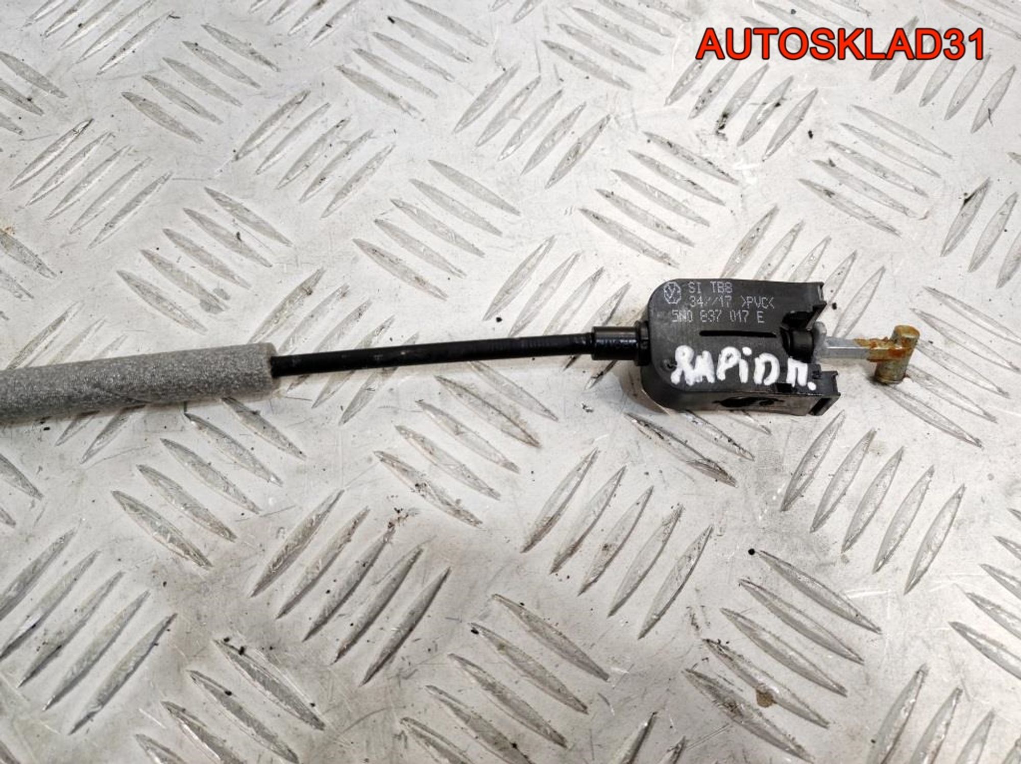 Трос открывания передней двери Skoda Rapid 5N0837017E, 1400 рублей, Дубовое