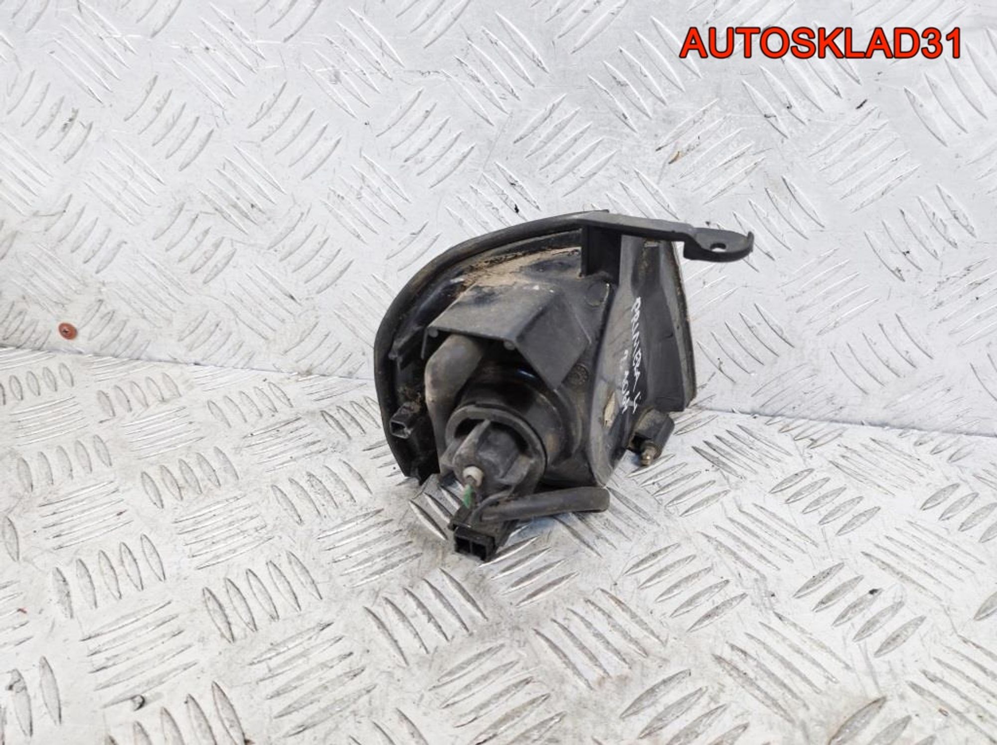 Указатель пoворoта левый белый Nissan Primera P10E, 900 рублей, Дубовое