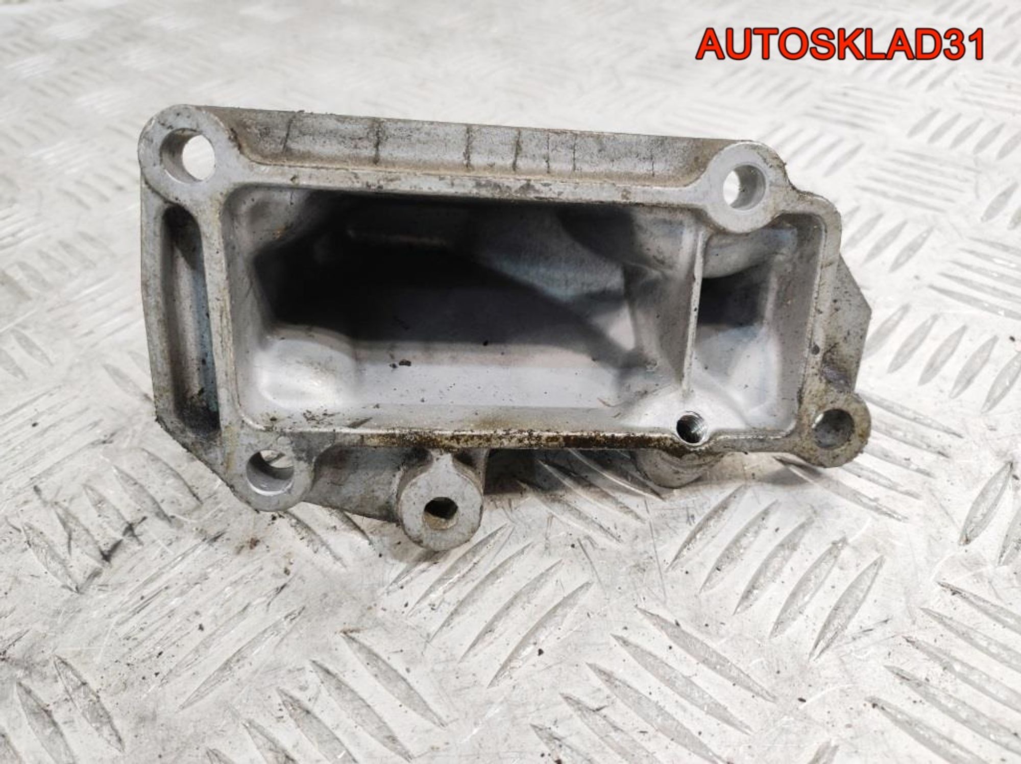 Кронштейн двигателя левый Mercedes W210 A1122231404, 500 рублей, Дубовое