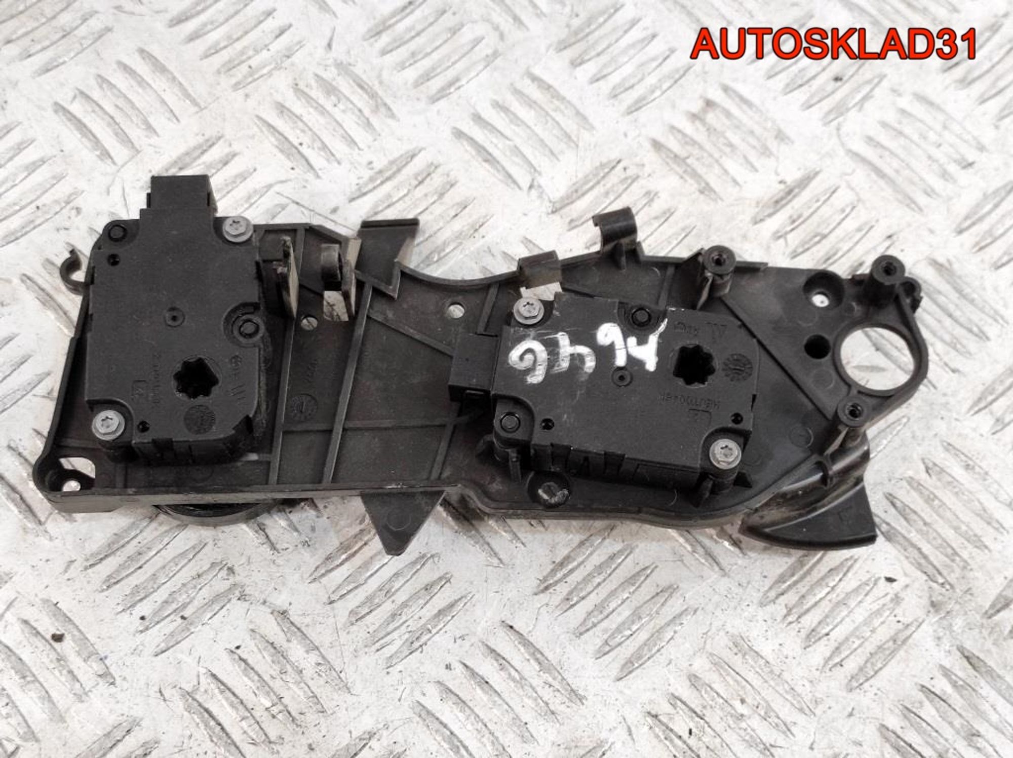 Моторчик заслонки отопителя Audi A6 C7 4G CZ1139300856ND8, 600 рублей, Дубовое
