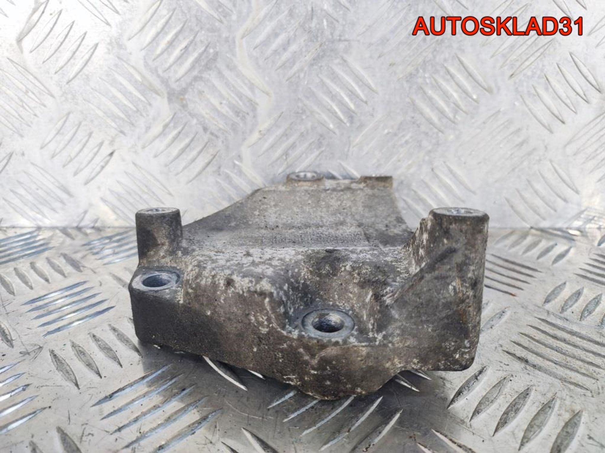 Кронштейн кондиционера Opel Astra G 90529603, 900 рублей, Дубовое