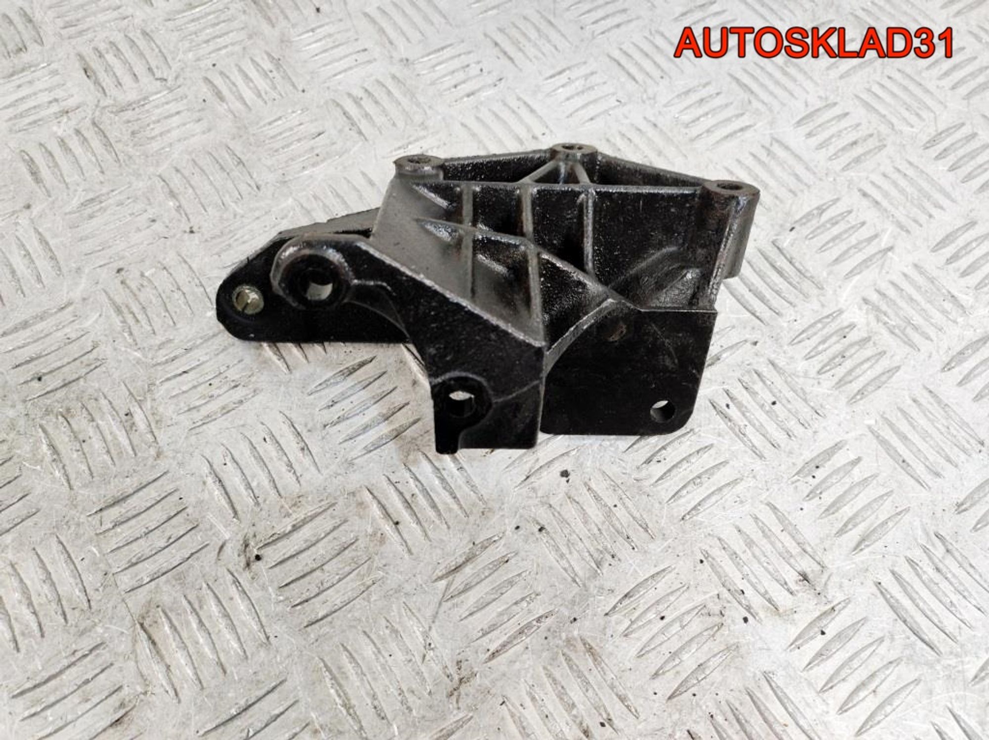 Кронштейн гидроусилителя Ford Fiesta Mk4 96MF3C631AE, 500 рублей, Дубовое