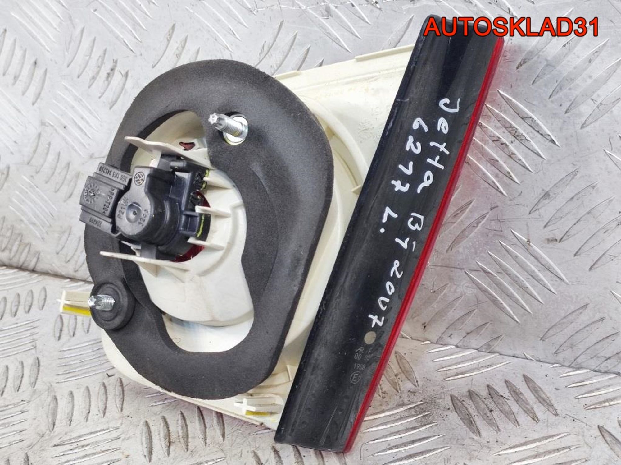 Фонарь задний внутренний левый VW Jetta 1K5945093, 2900 рублей, Дубовое