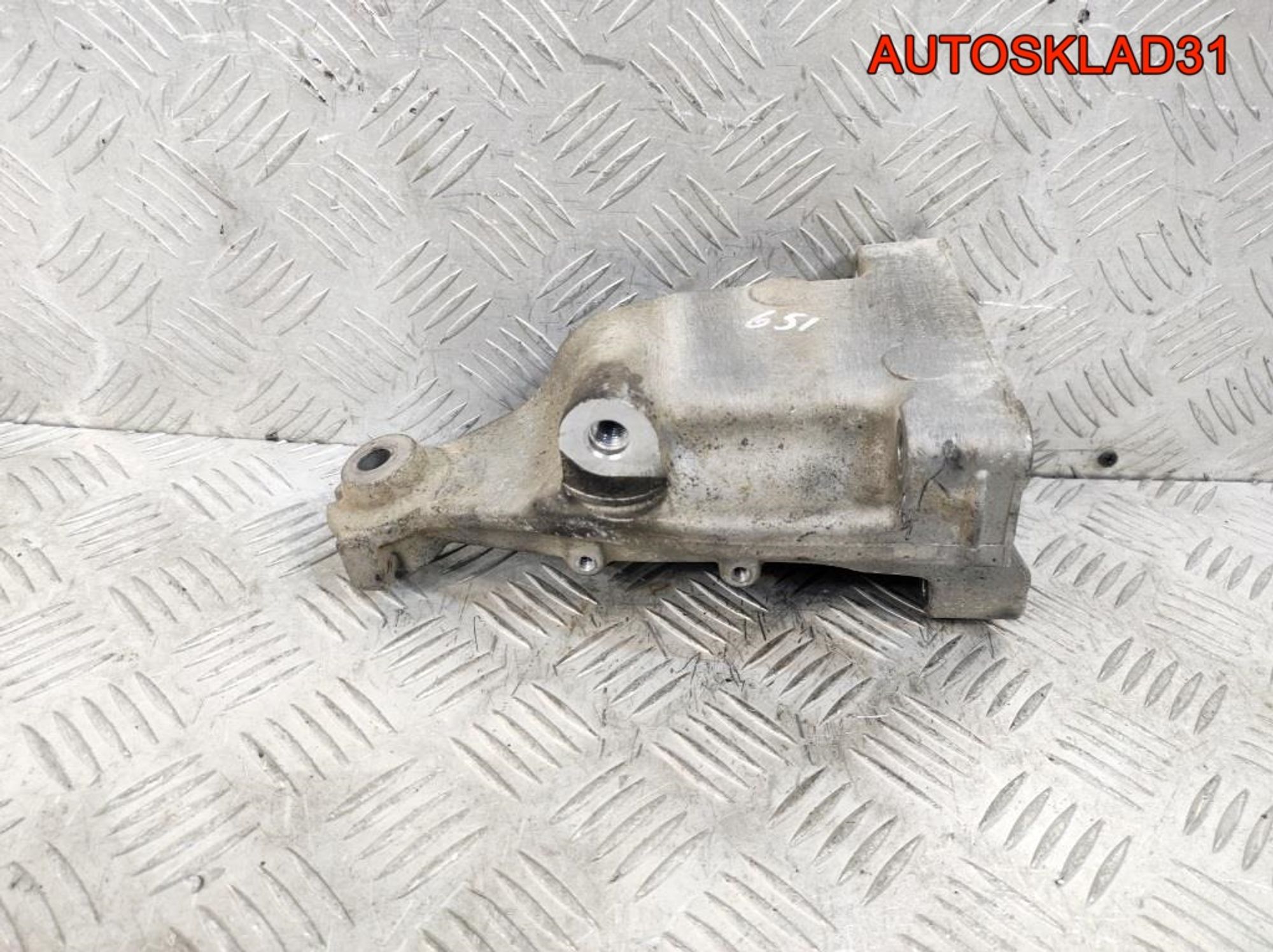 Кронштейн двигателя правый Mercedes X204 651.912, 1000 рублей, Дубовое