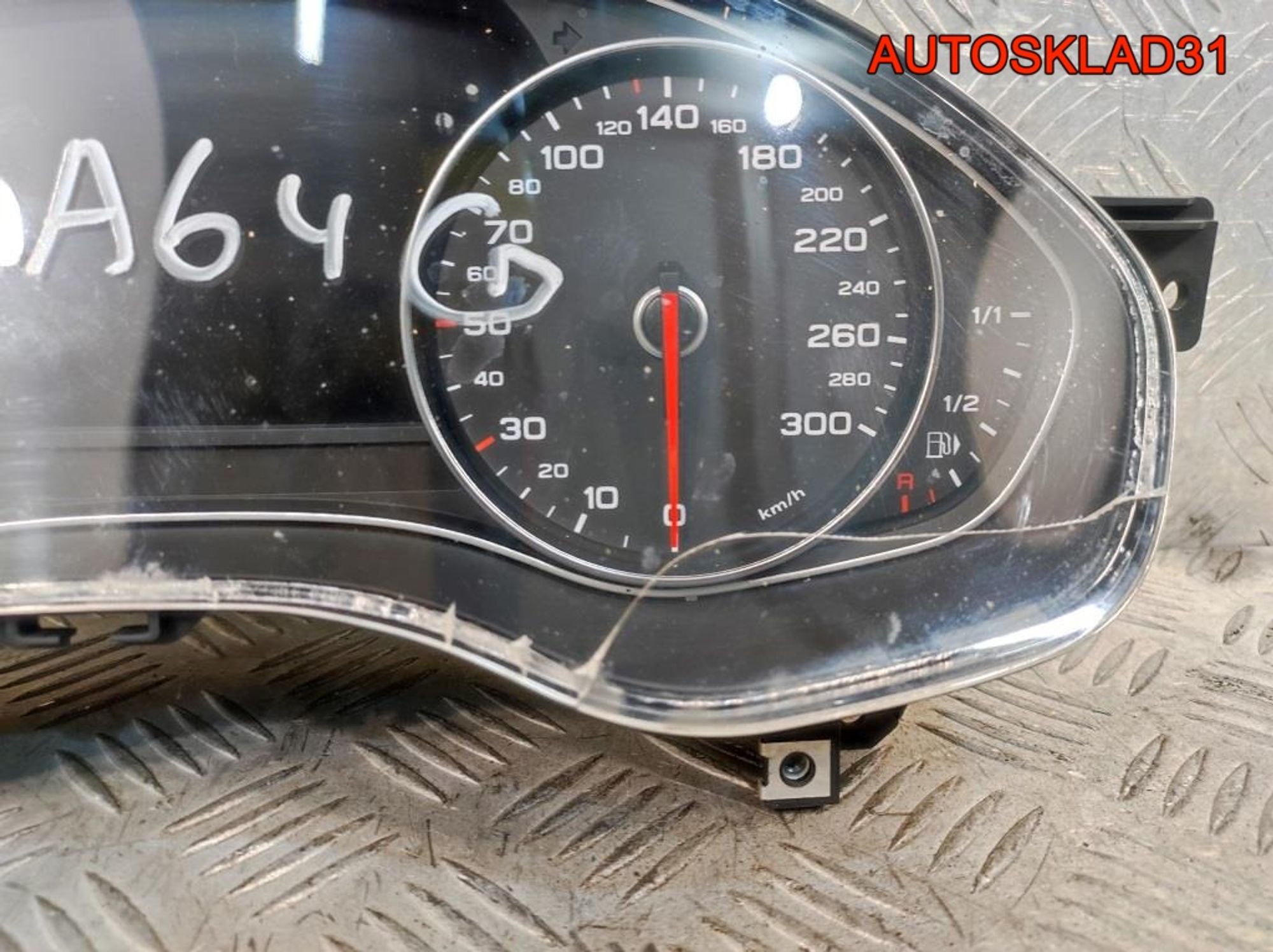 Панель приборов Audi A6 C7 3.0 CDU Дизель 4G8920932M, 15000 рублей, Дубовое