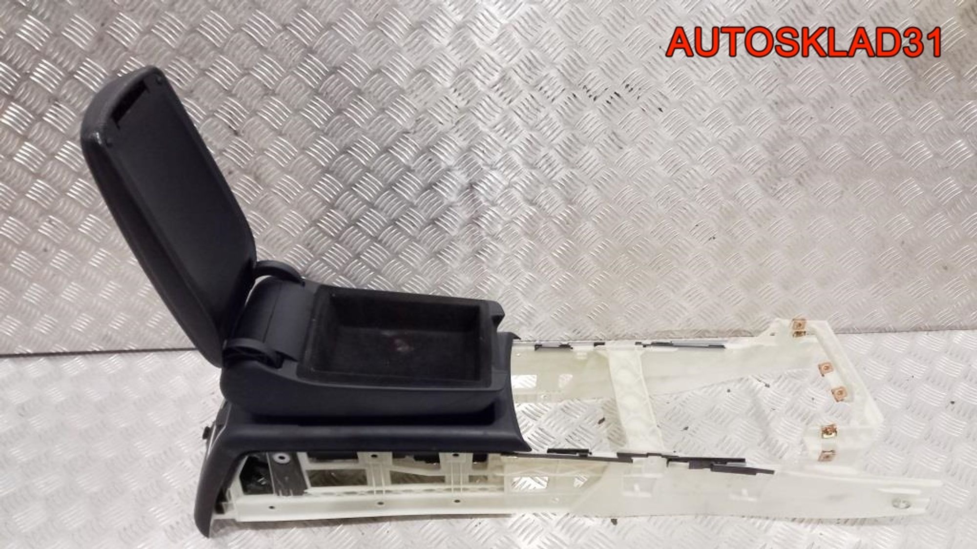 Подлокотник Audi A6 C6 4F0864209A, 2000 рублей, Дубовое